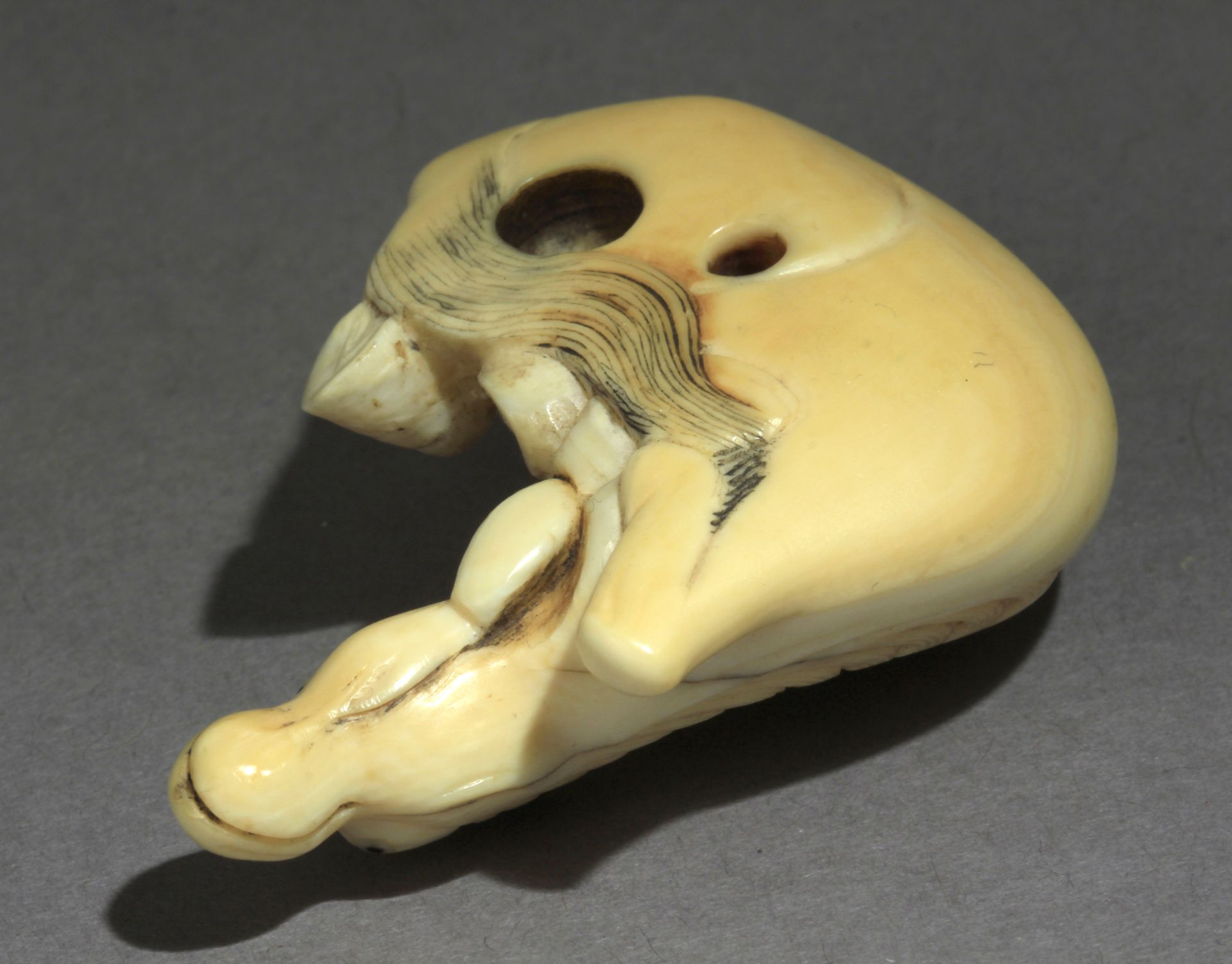 A late 18th century Japanese netsuke from Edo period - Image 8 of 8