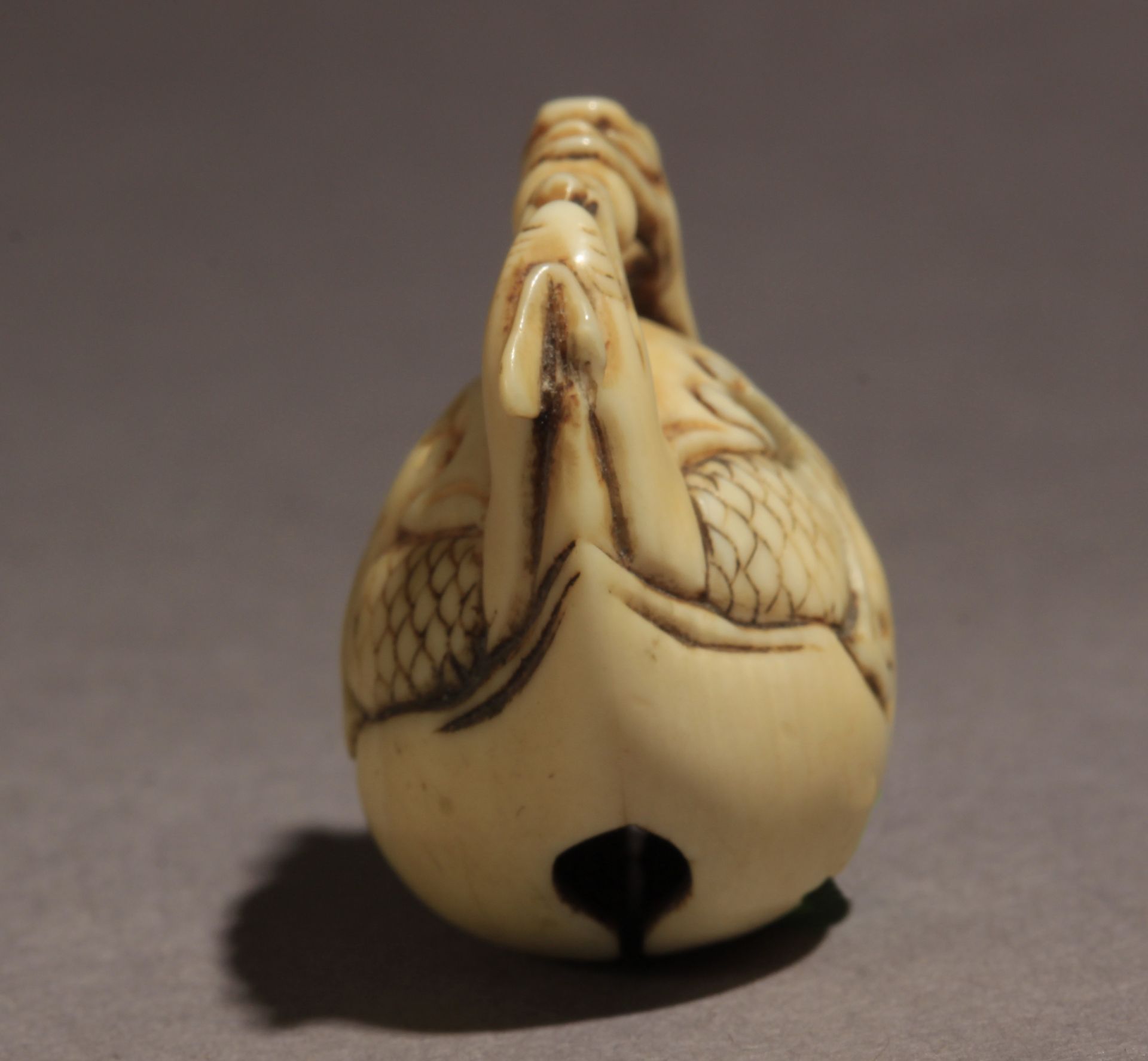 A 19th century Japanese netsuke-mokugyo from Meiji period - Bild 3 aus 5