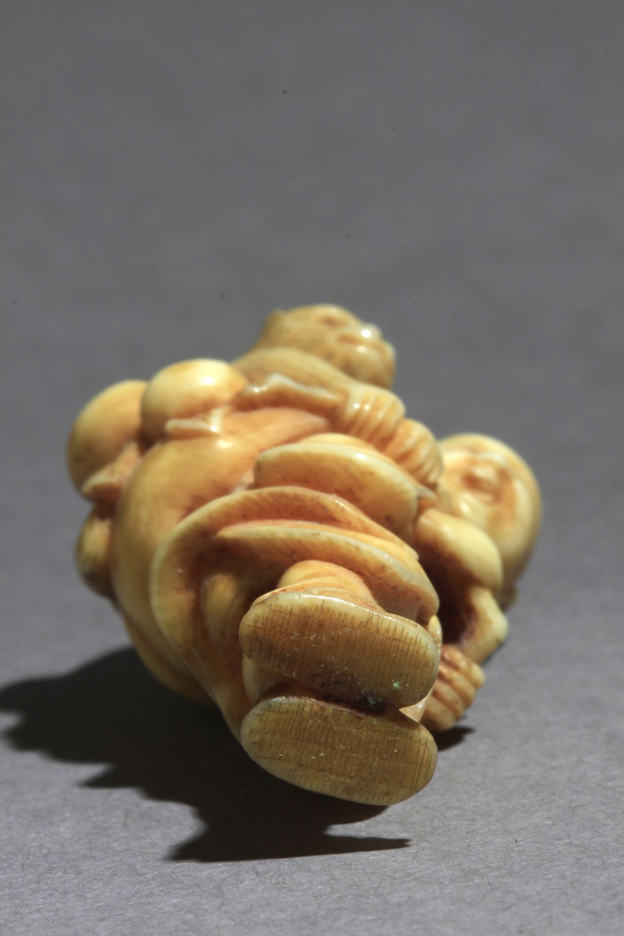 A mid 19th century Japanese netsuke from Edo period - Image 8 of 8