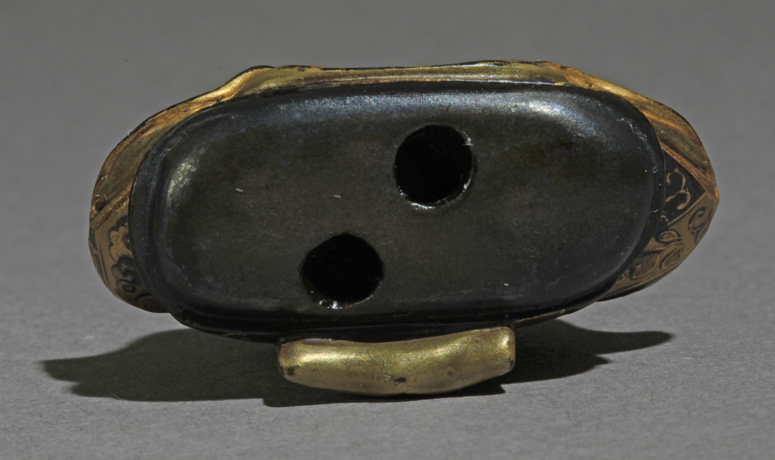 A 19th century Japanese netsuke from Meiji period - Image 8 of 8