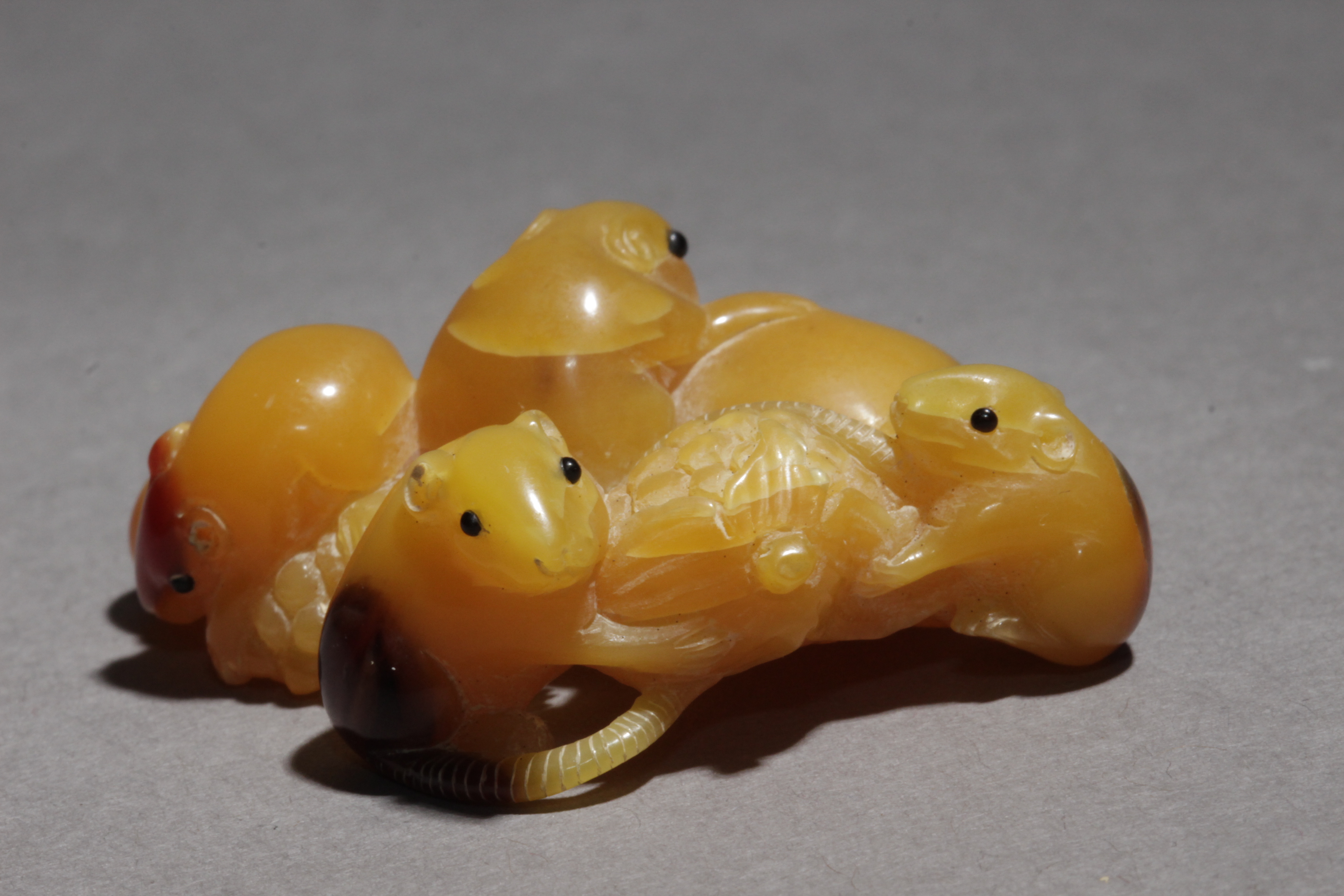 An early 20 th century Japanese netsuke from Meiji period - Image 2 of 6