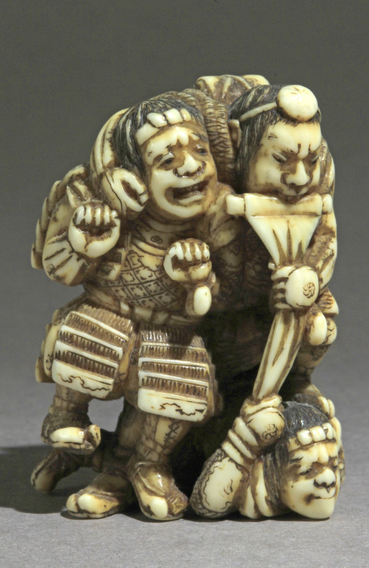 A 19th century Japanese netsuke - Image 3 of 7