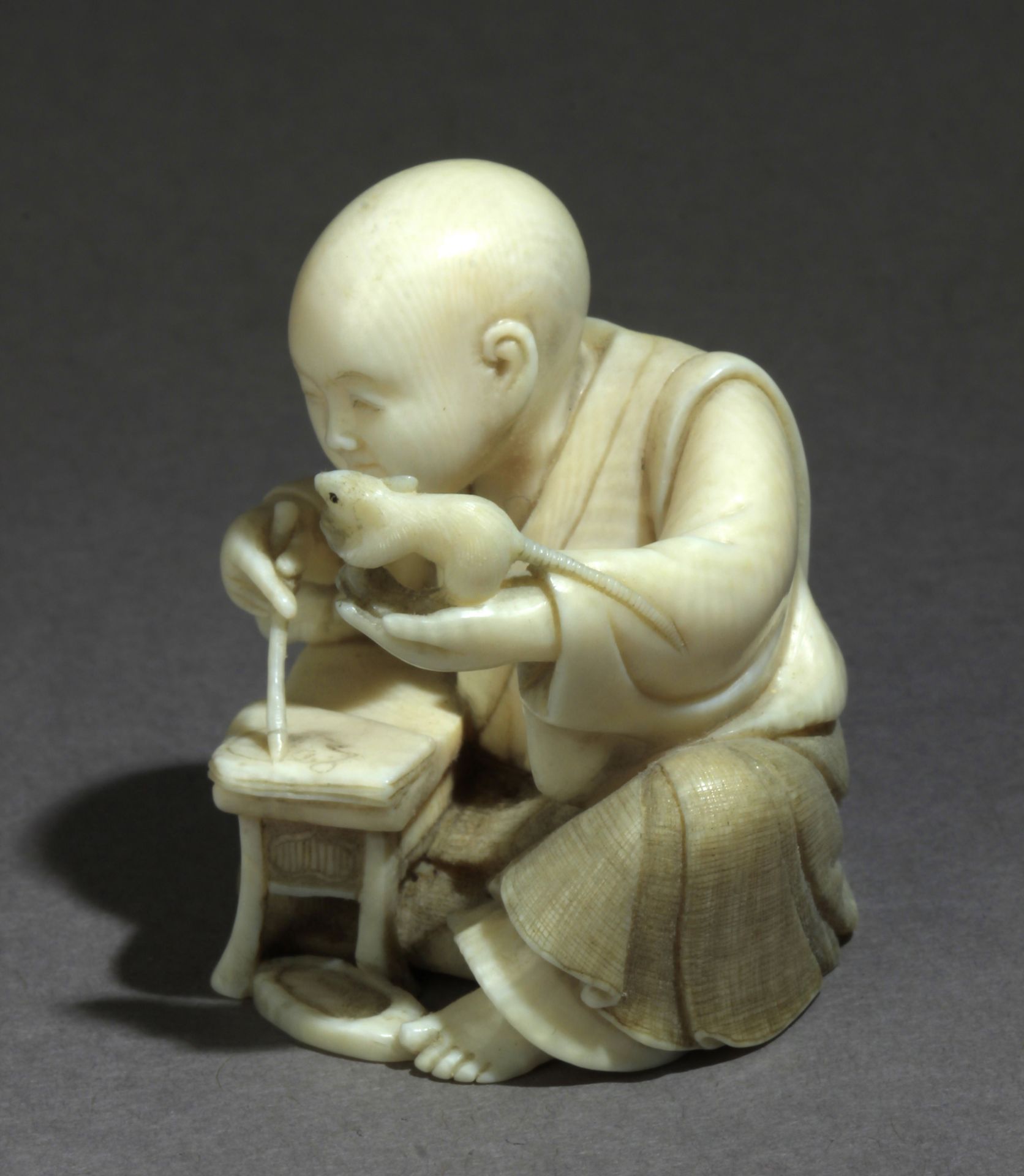 A late 19th century Japanese netsuke from Meiji period - Bild 2 aus 8