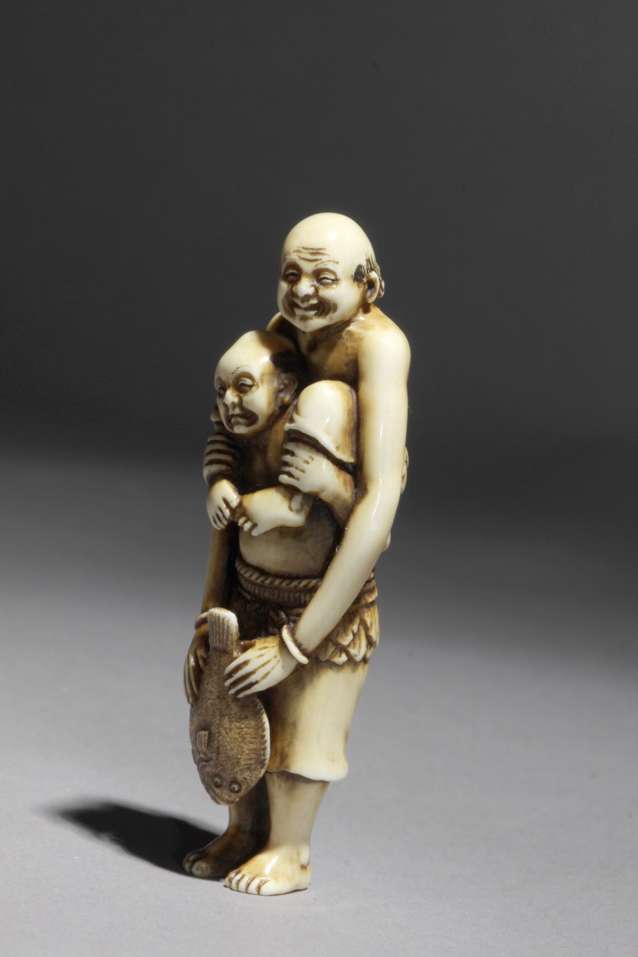 A mid 19th century Japanese netsuke from Meiji period - Image 2 of 6