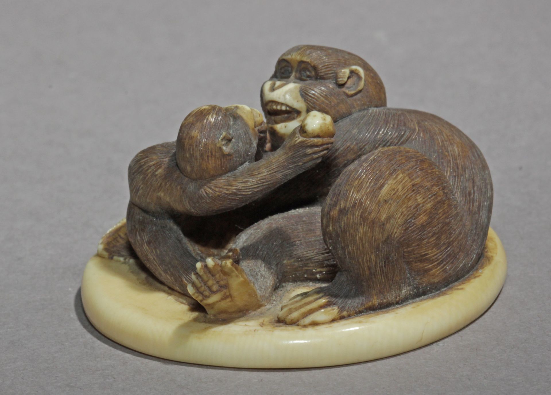 A late 19th century Japanese netsuke-okimono from Meiji period - Image 2 of 7