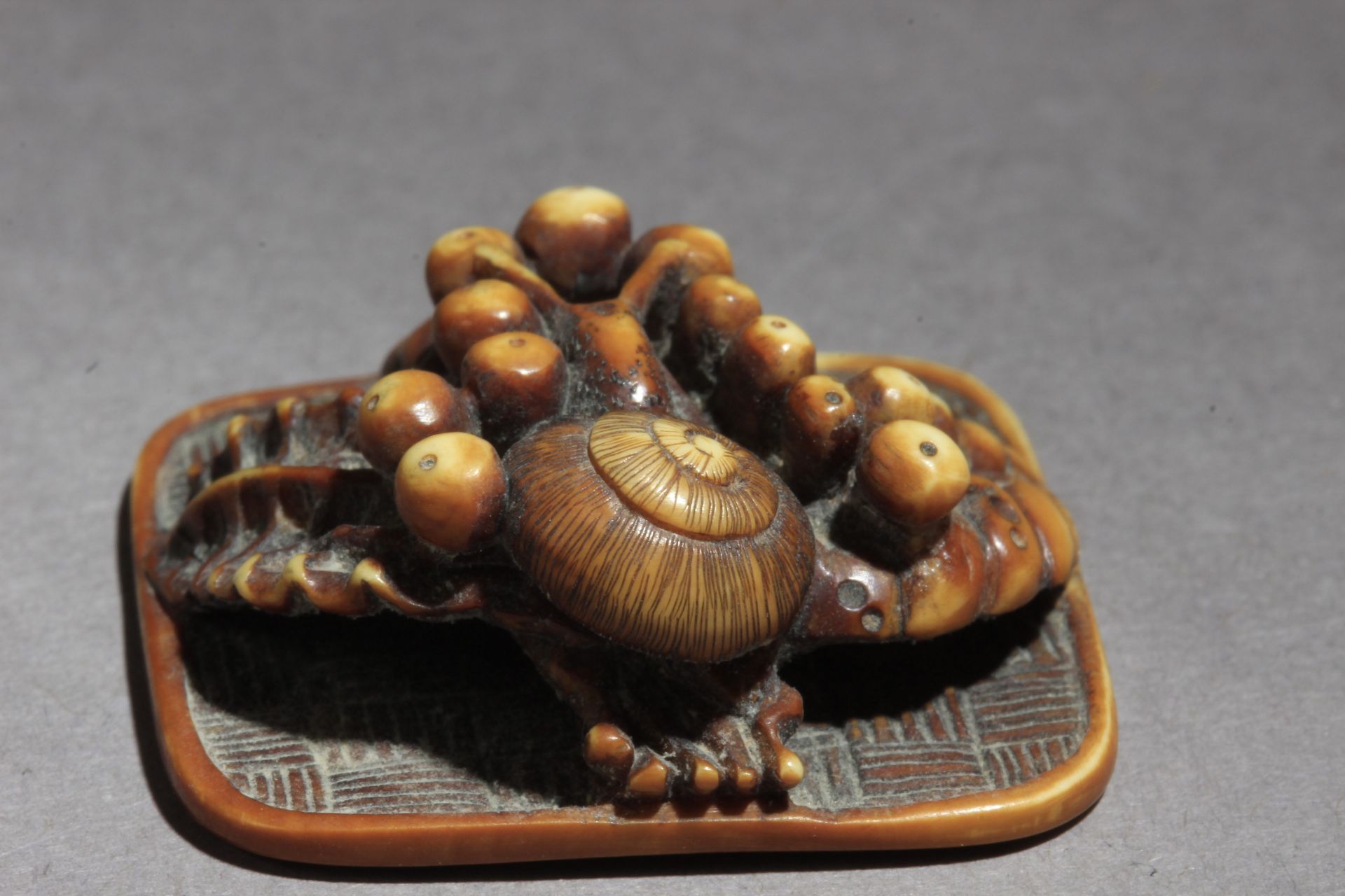 A 19th century Japanese netsuke - Image 5 of 7