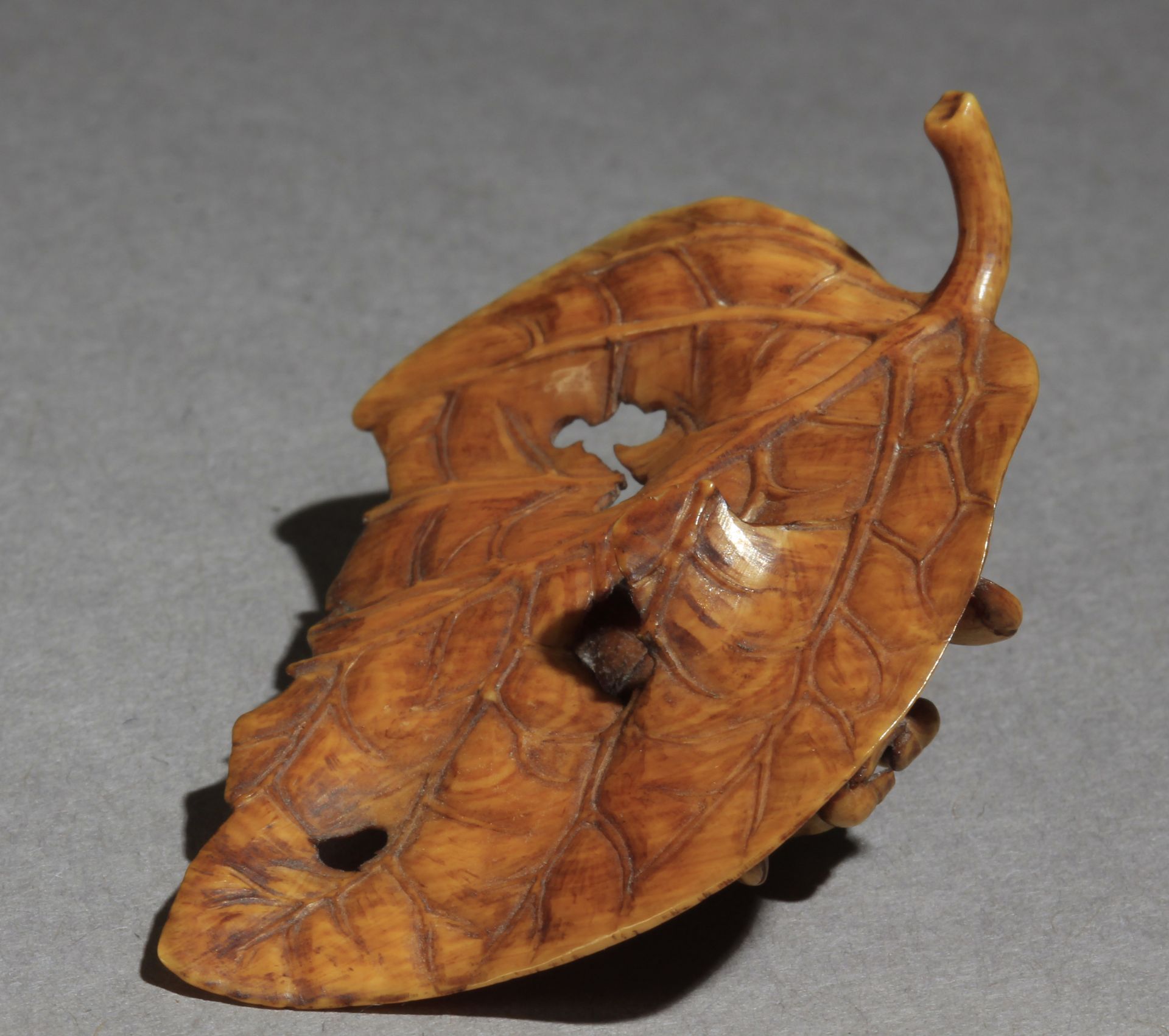 A 19th century Japanese netsuke from Meiji period - Image 8 of 9