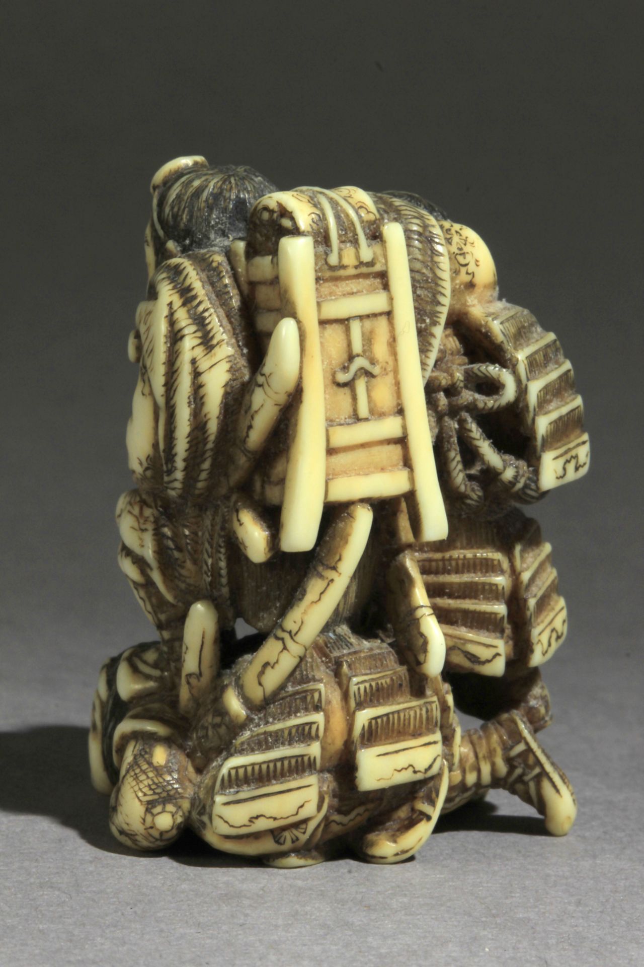 A 19th century Japanese netsuke - Image 4 of 7