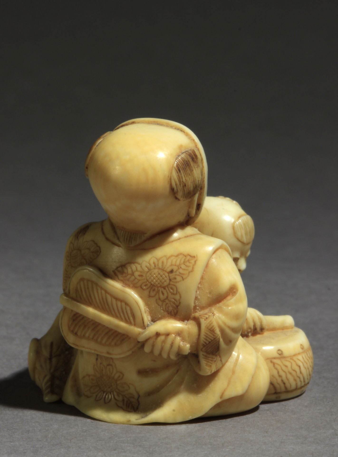 A mid 19th century Japanese netsuke from Edo-Meiji period - Bild 4 aus 9