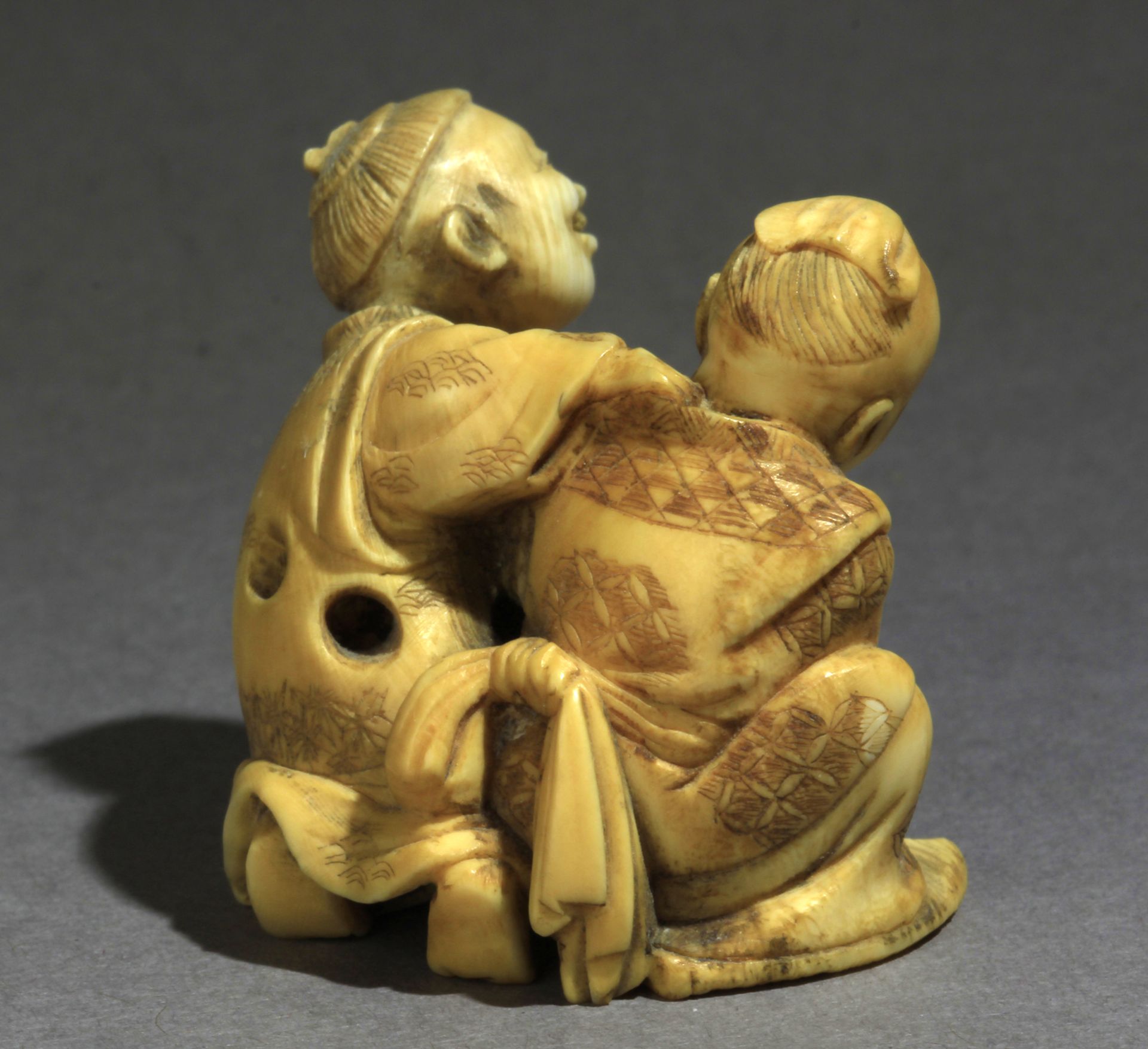 A mid 19th century Japanese netsuke from Meiji period - Bild 5 aus 8