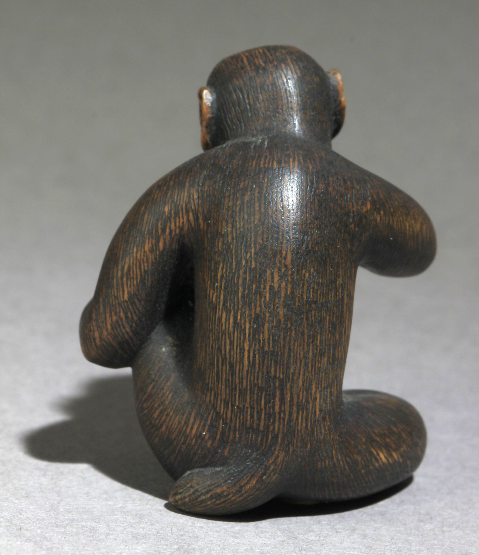 A Japanese netsuke circa 1848-1922 from Meiji period - Image 3 of 6