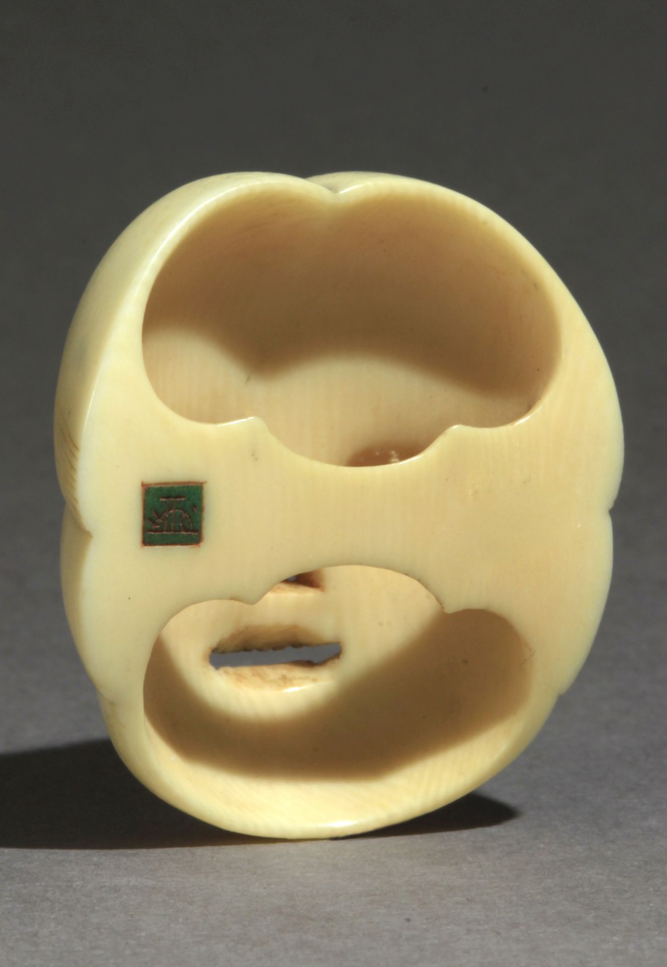 A late 19th century Japanese netsuke from Meiji period - Bild 6 aus 8