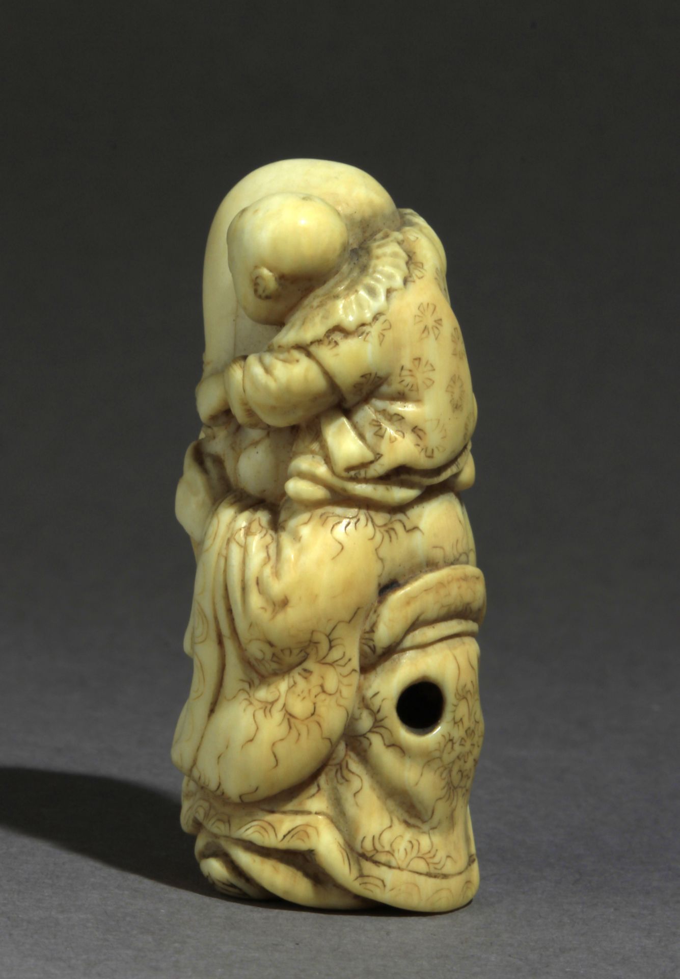 A late 19th century Japanese netsuke from Meiji period - Bild 4 aus 8