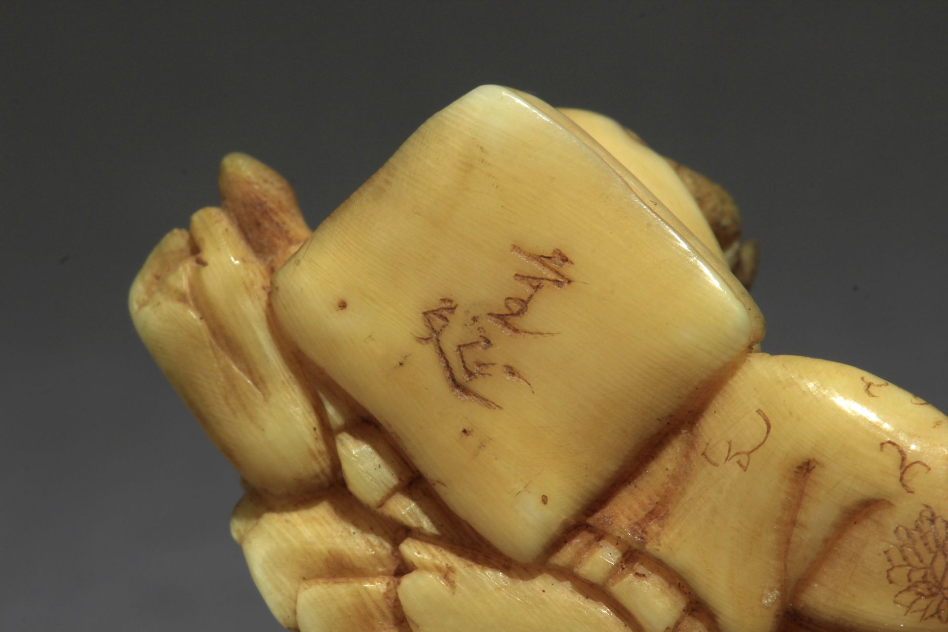 A 19th century Japanese netsuke from Meiji period - Bild 7 aus 7