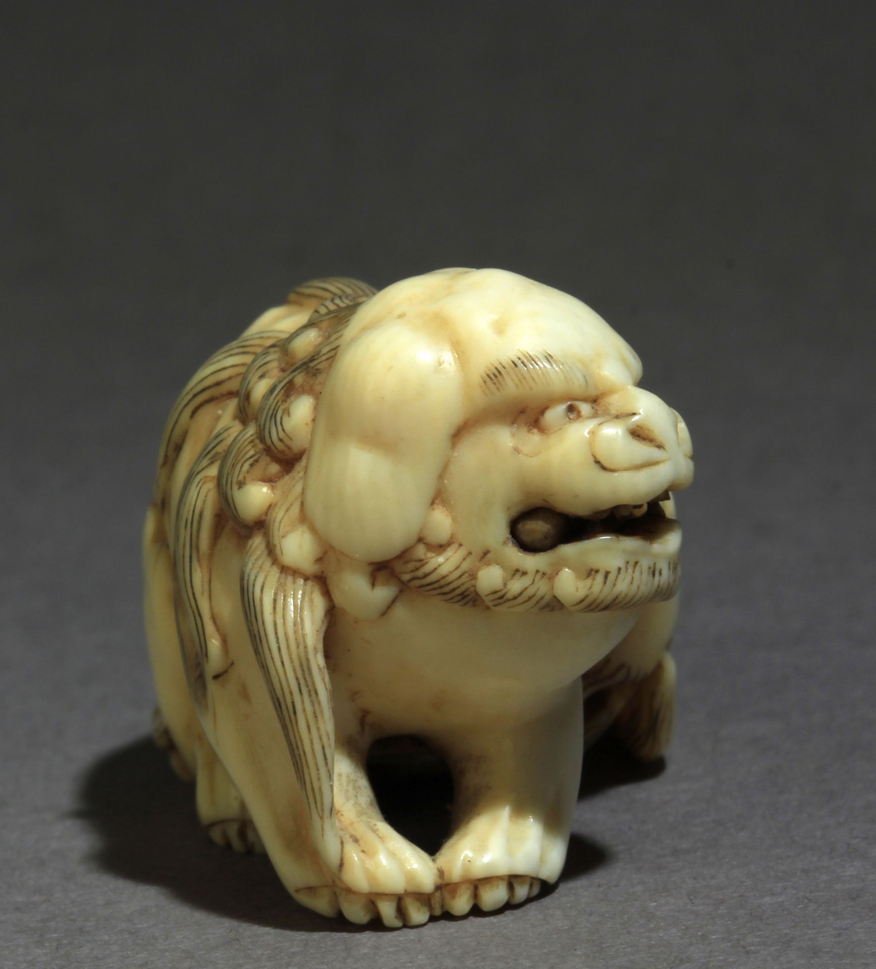 An early 19th century Japanese netsuke from Edo period - Image 6 of 8