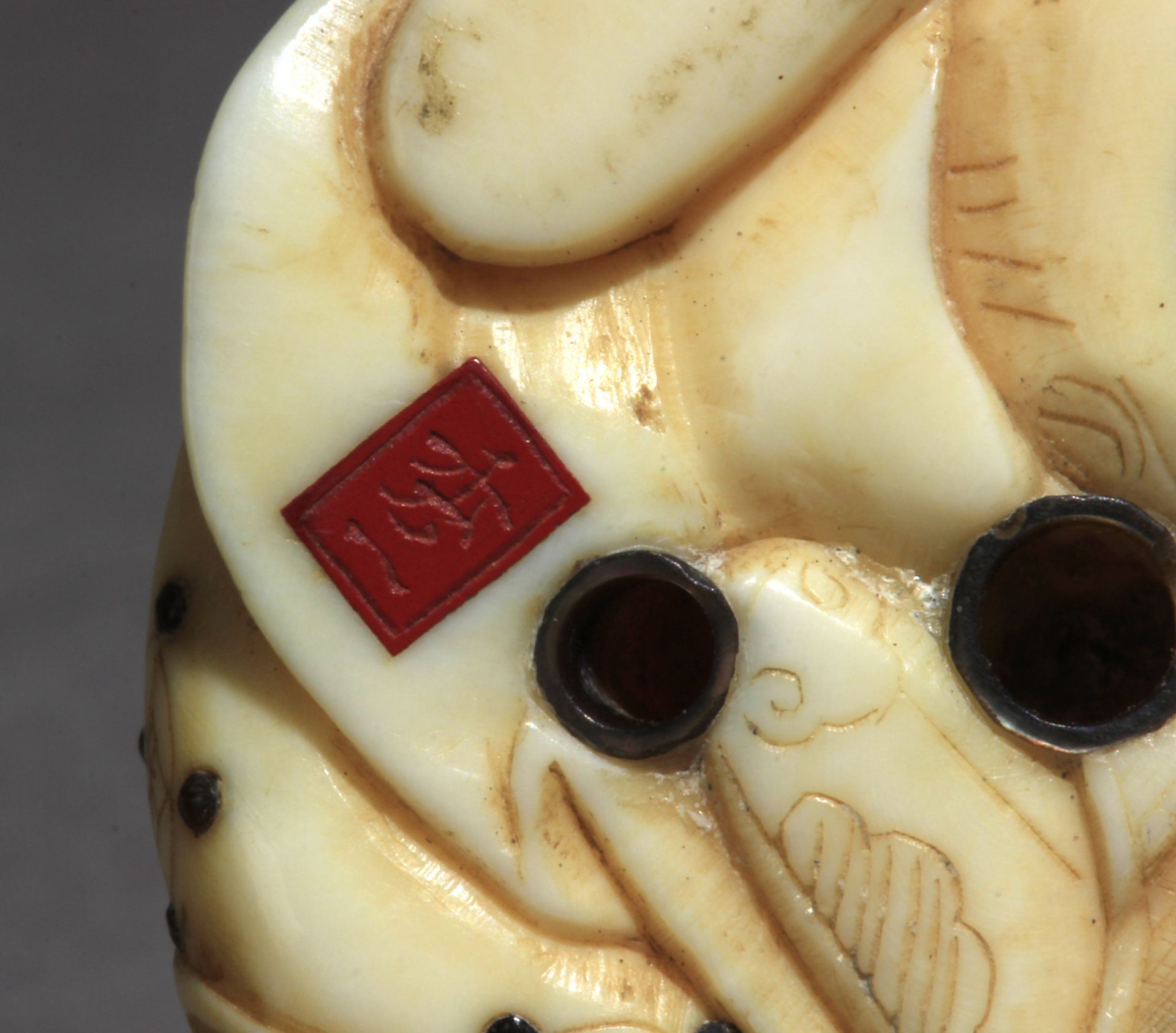 A late 19th century Japanese netsuke from Meiji period - Image 9 of 9