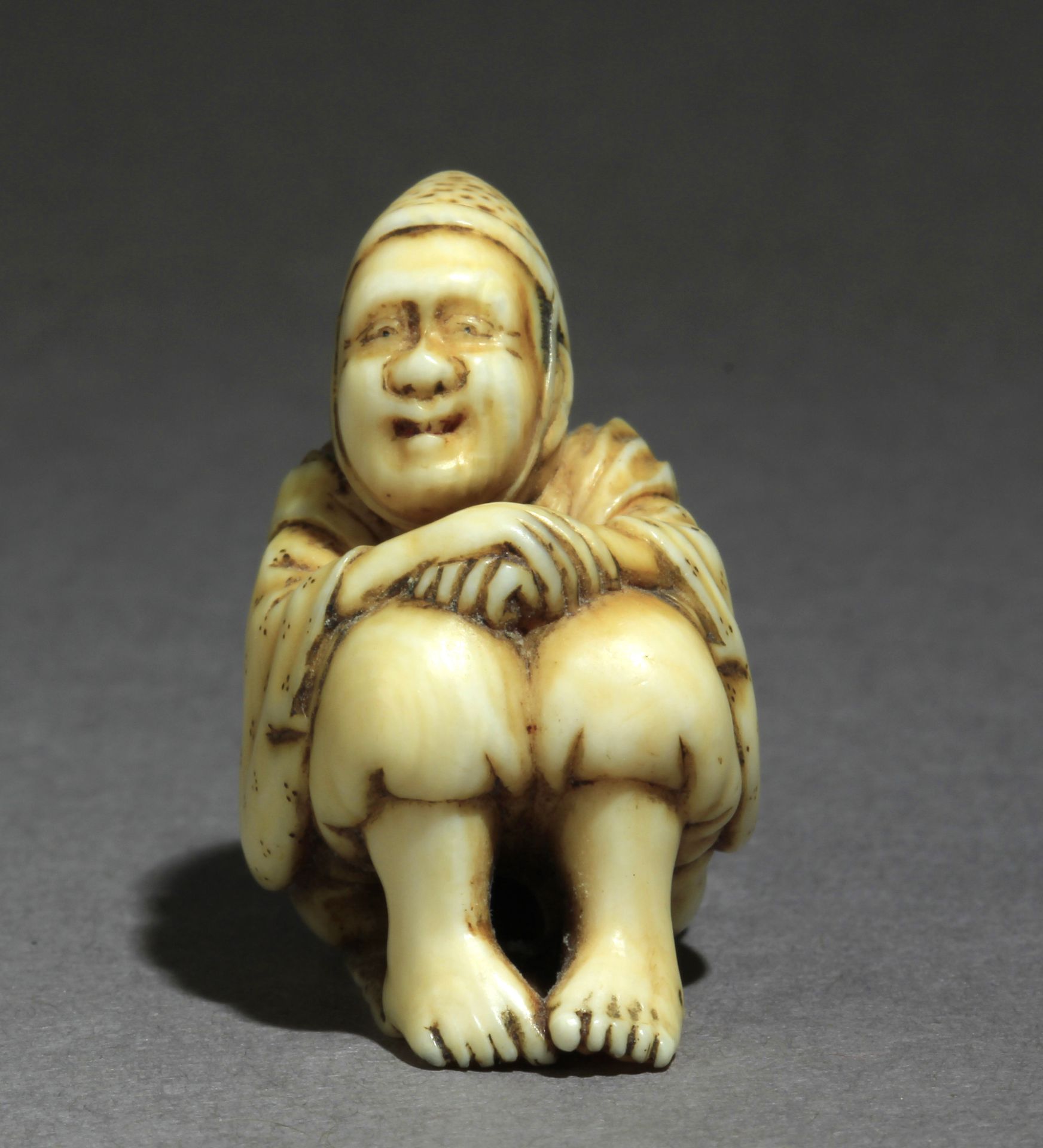 A mid 19th century Japanese netsuke from Edo period - Image 3 of 10