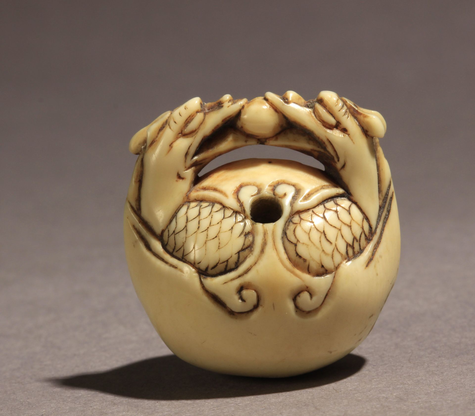 A 19th century Japanese netsuke-mokugyo from Meiji period - Bild 2 aus 5