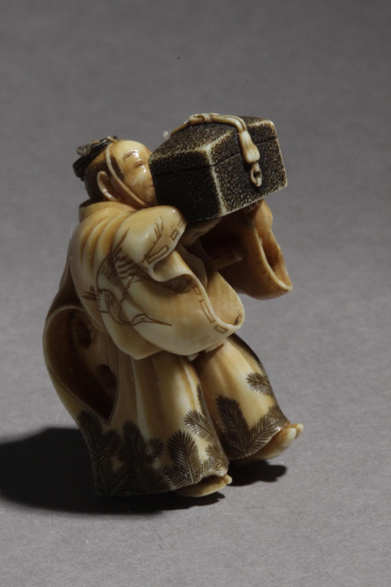 A 19th century Japanese netsuke from Meiji period - Bild 3 aus 15