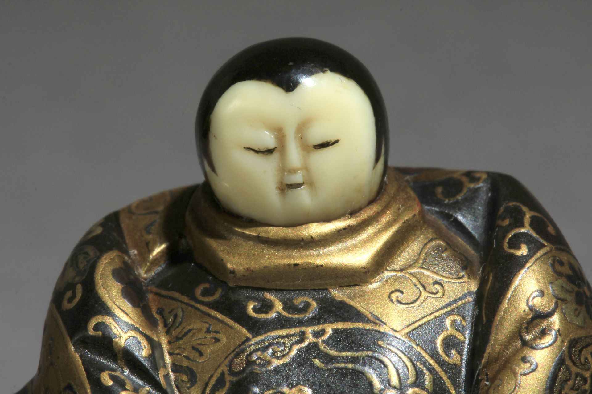 A 19th century Japanese netsuke from Meiji period - Image 7 of 8