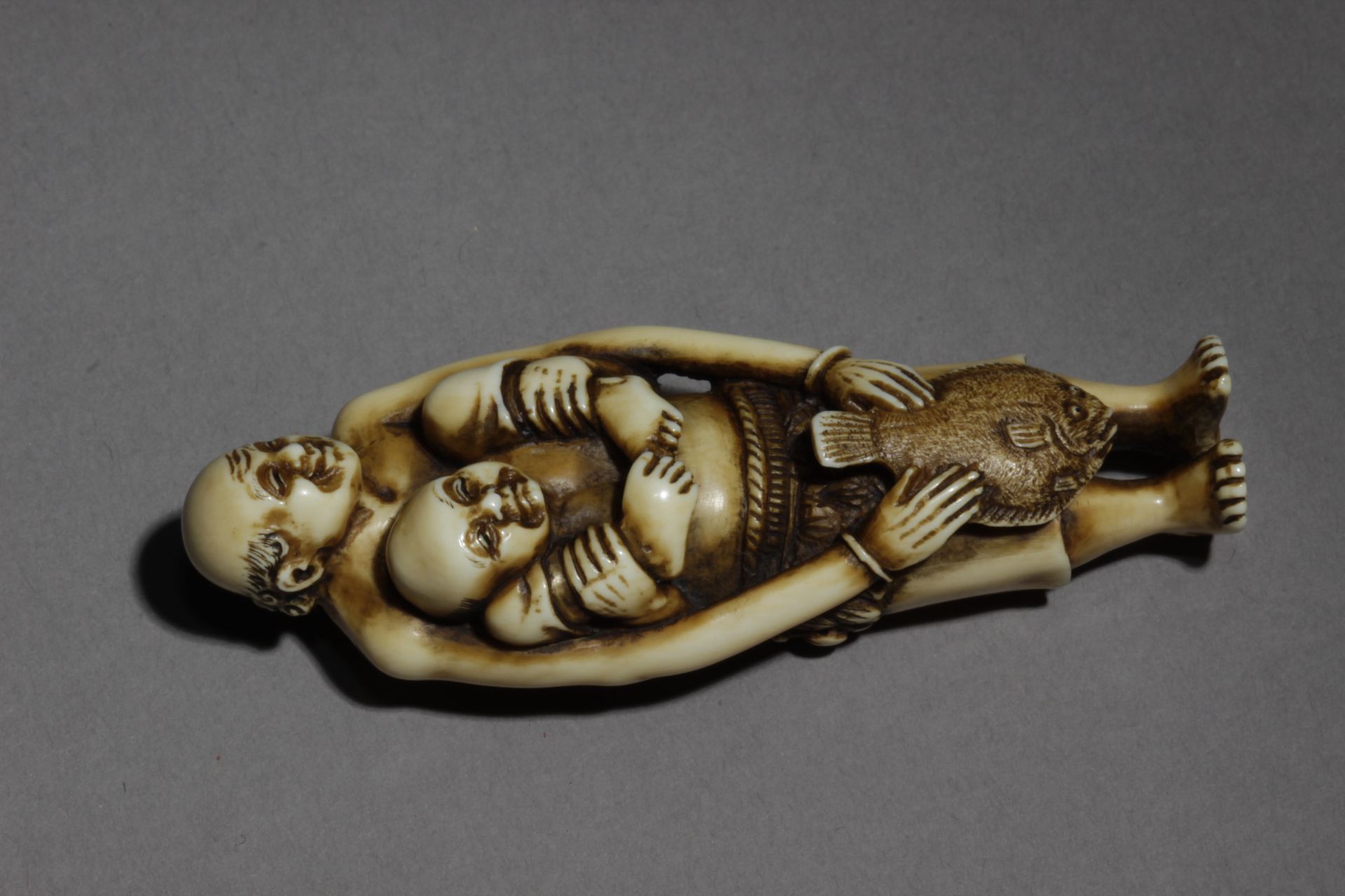 A mid 19th century Japanese netsuke from Meiji period - Image 6 of 6