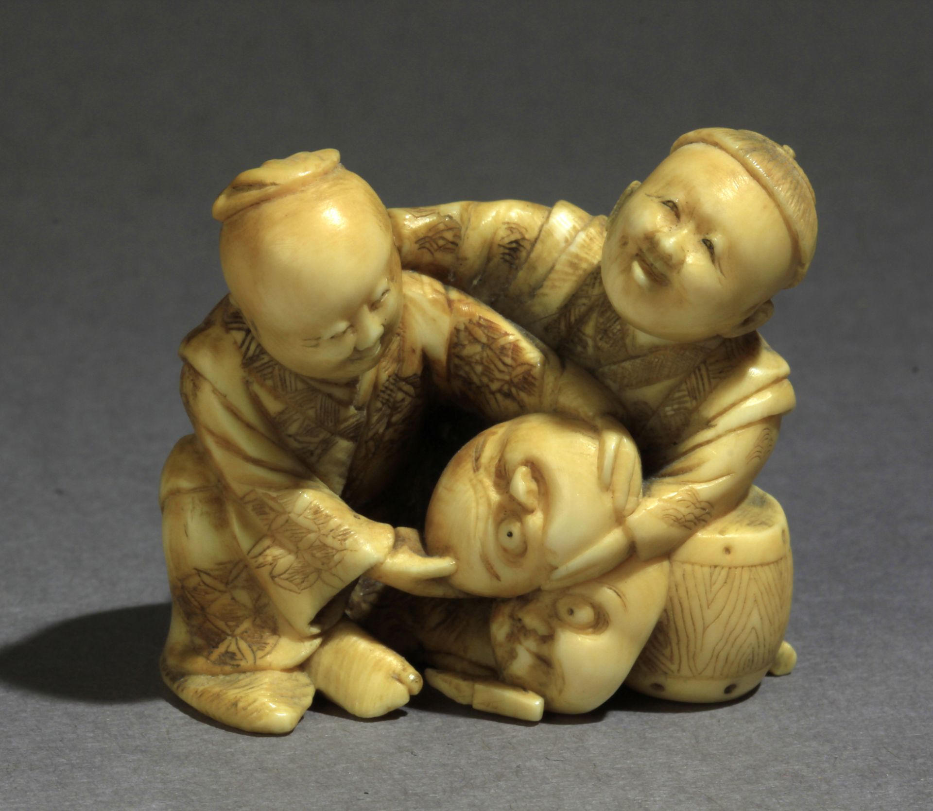 A mid 19th century Japanese netsuke from Meiji period - Bild 8 aus 8