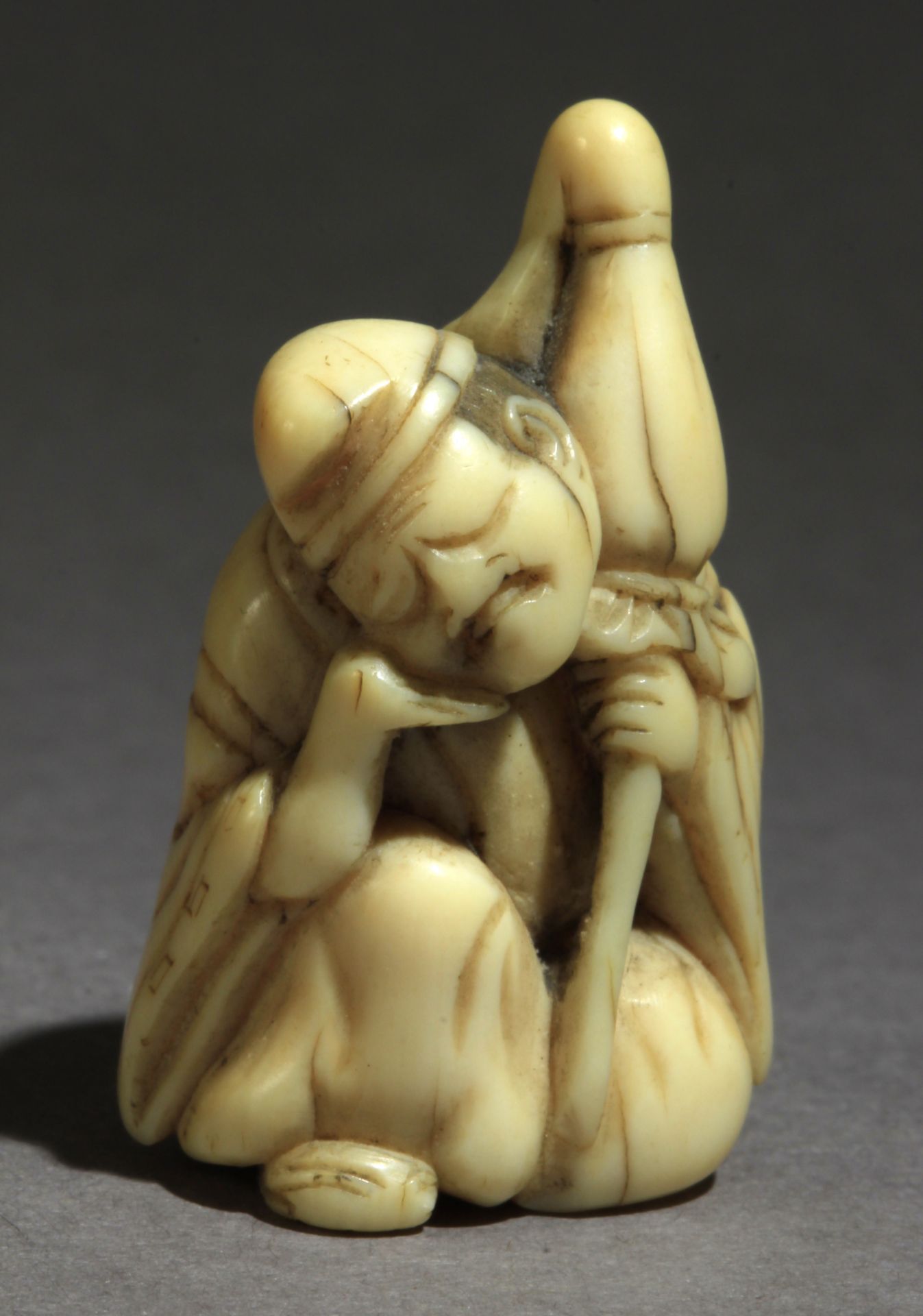 A 19th century Japanese netsuke from Edo period - Bild 2 aus 7