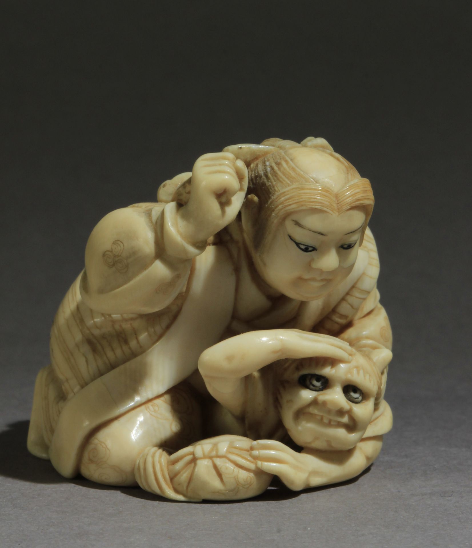 A Japanese netsuke circa 1900 from Meiji period - Image 2 of 8