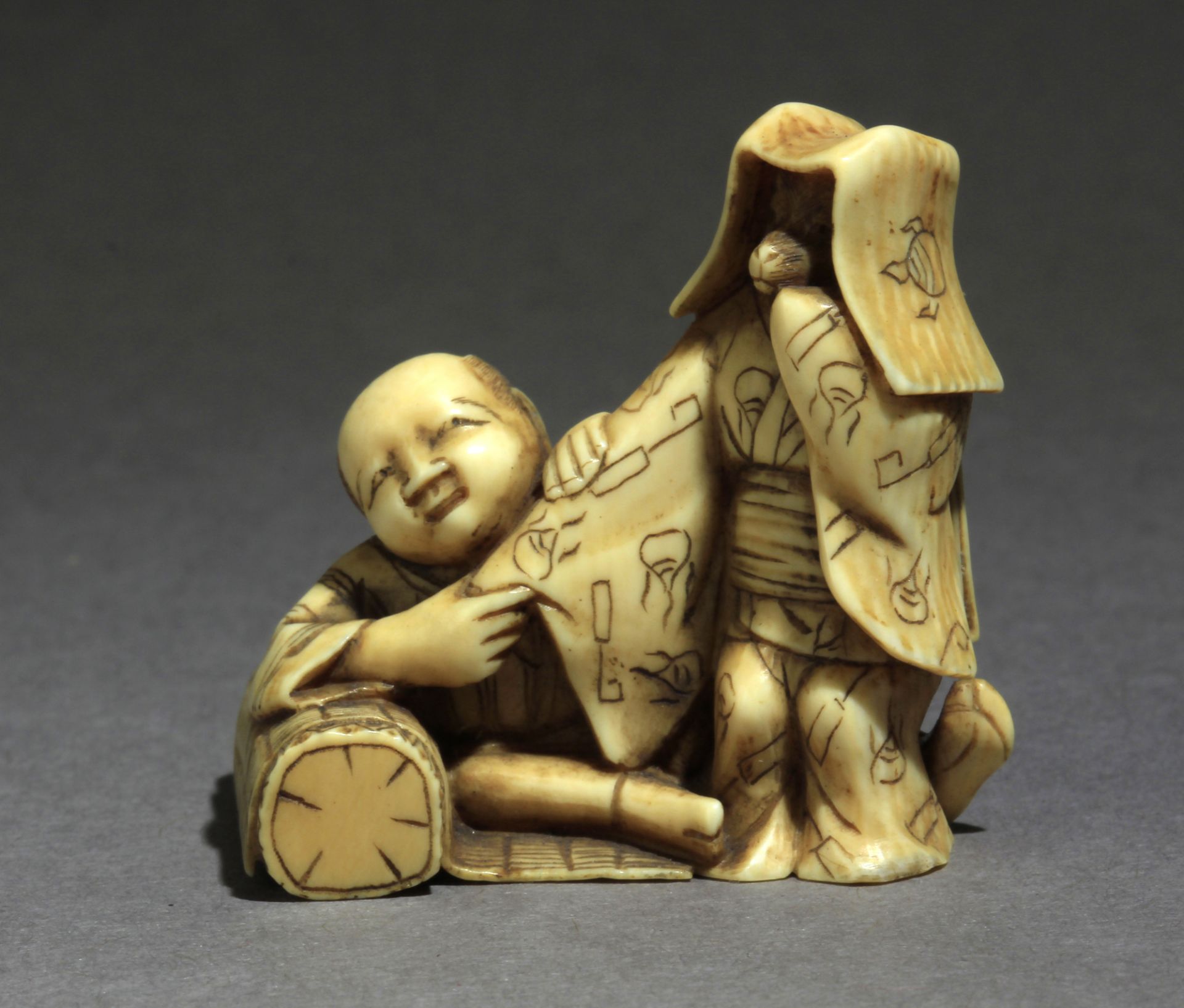 A mid 19th century Japanese netsuke from Meiji period - Image 6 of 7