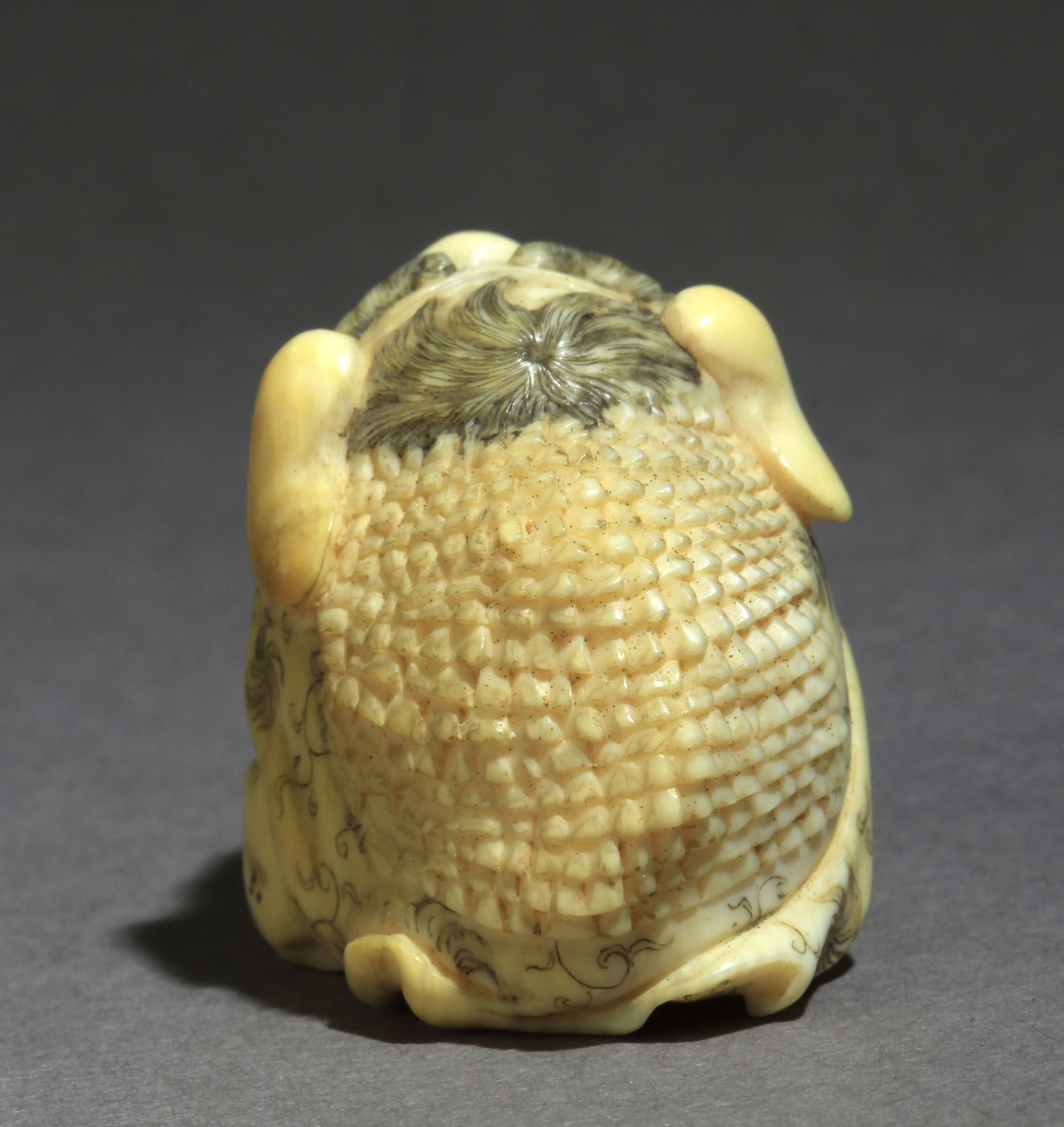 A late 19th century Japanese netsuke from Meiji period - Bild 8 aus 8