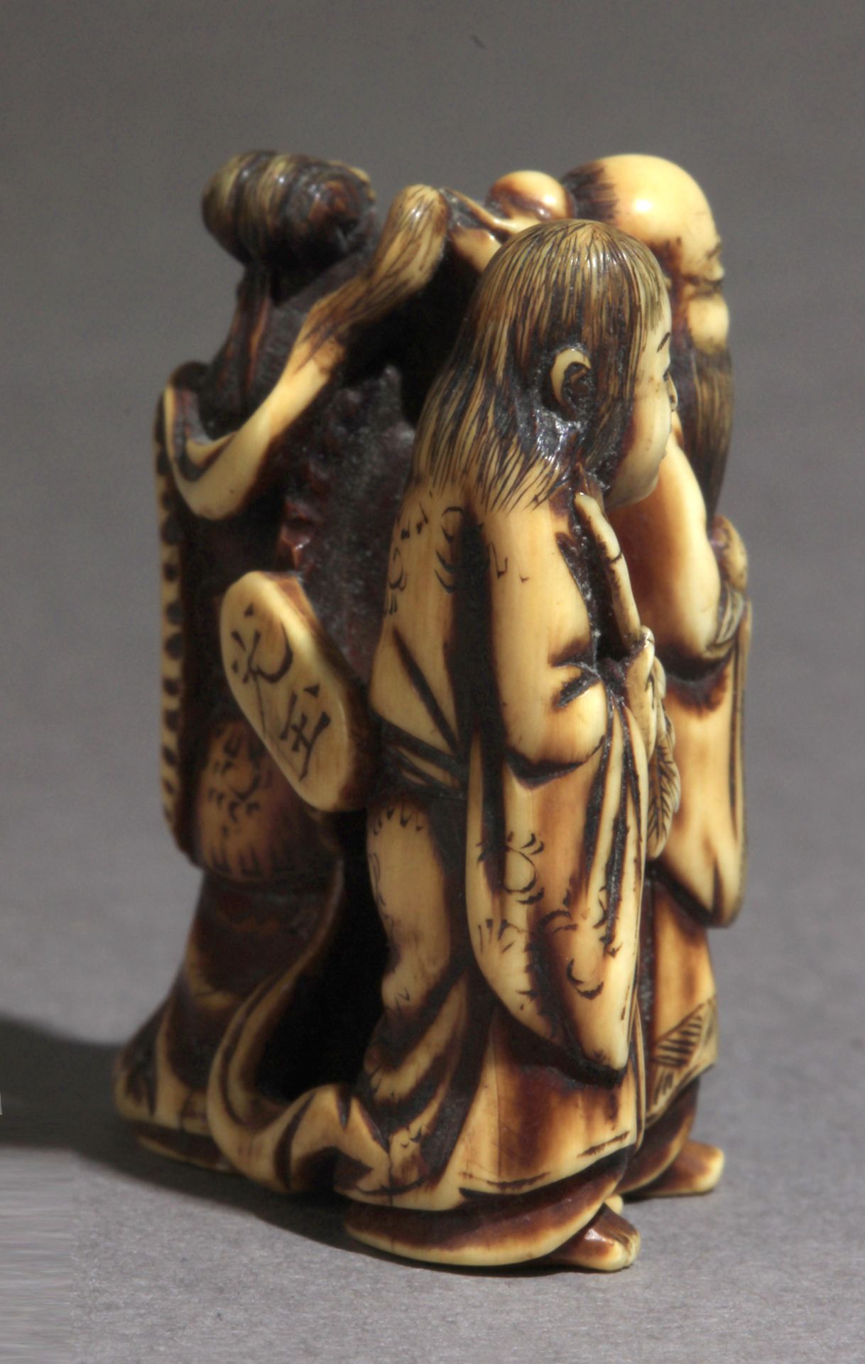 A mid 19th century Japanese netsuke from Edo-Meiji period - Image 6 of 9