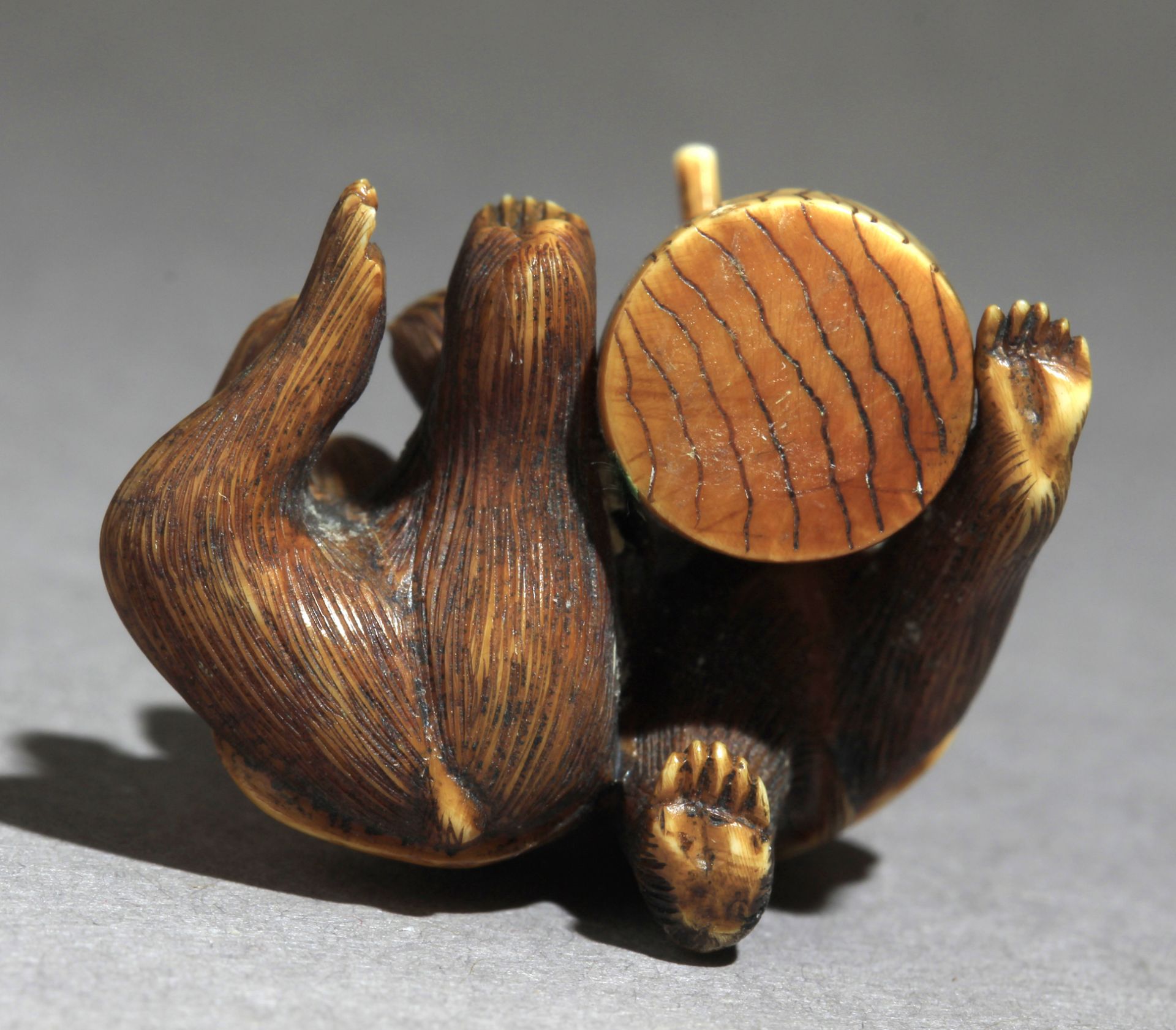 A 19th century Japanese netsuke - Image 6 of 7