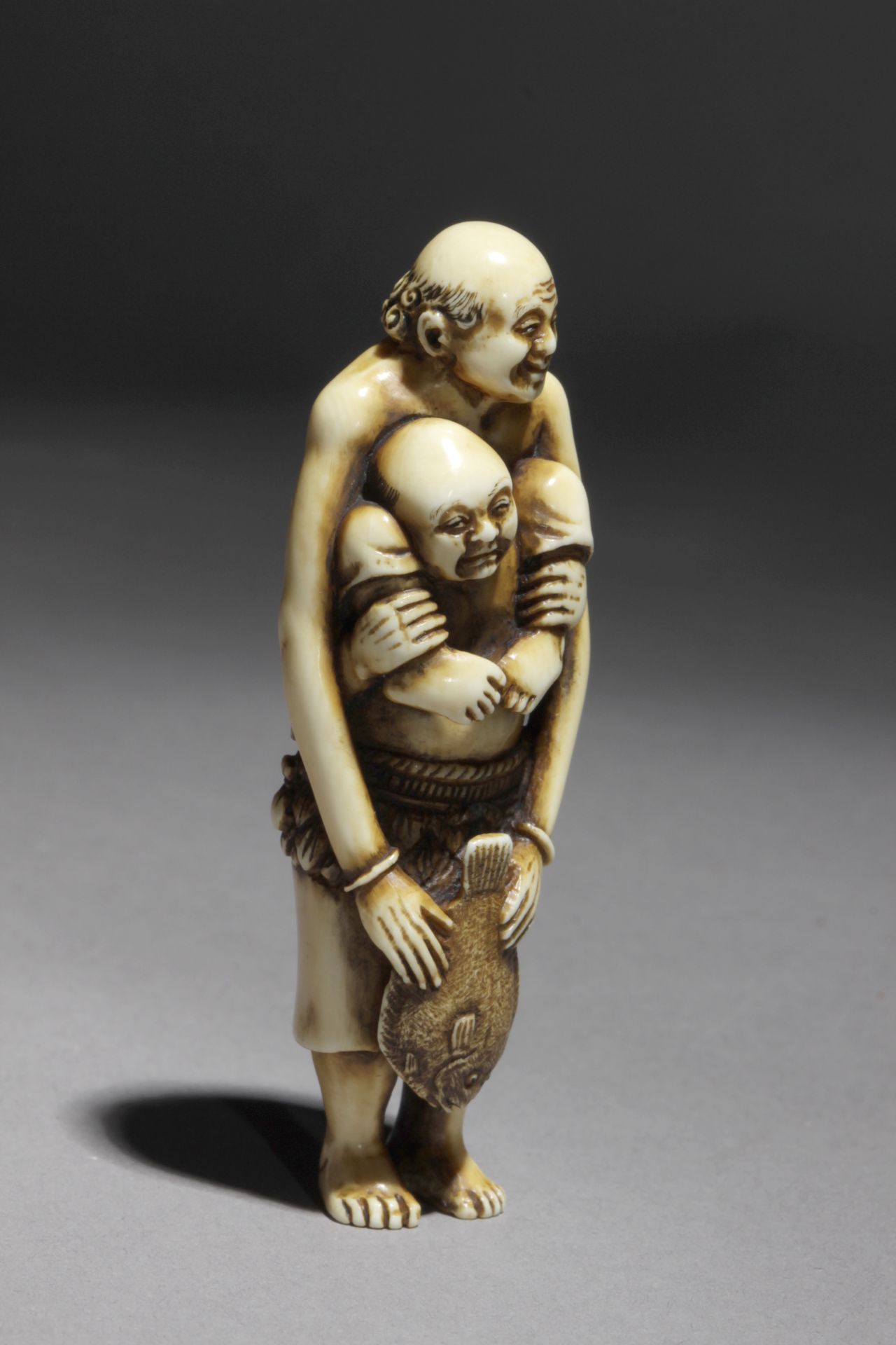 A mid 19th century Japanese netsuke from Meiji period - Image 4 of 6