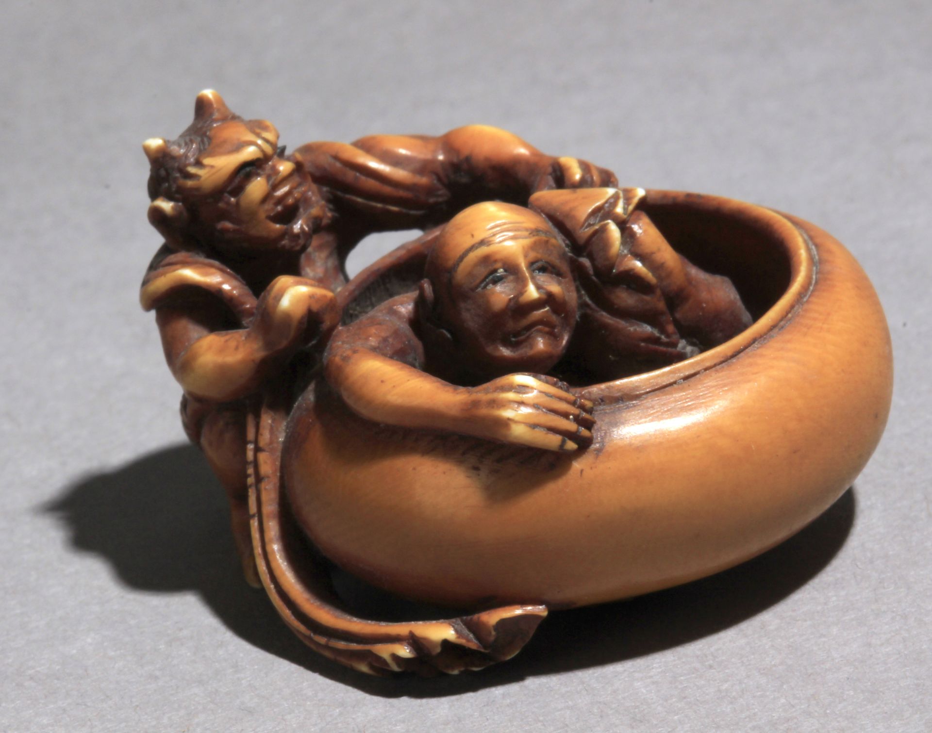 A 19th century Japanese netsuke from Meiji period - Image 6 of 9