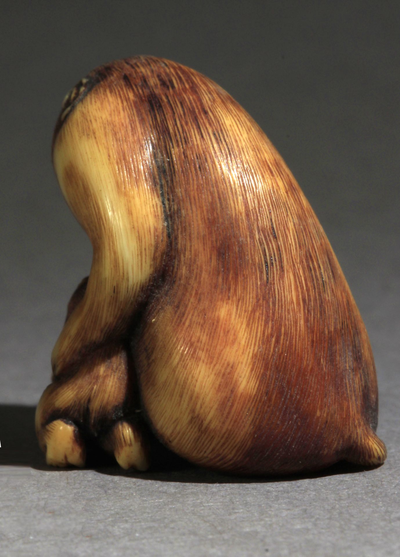 A 19th century Japanese netsuke from Meiji period - Image 5 of 7