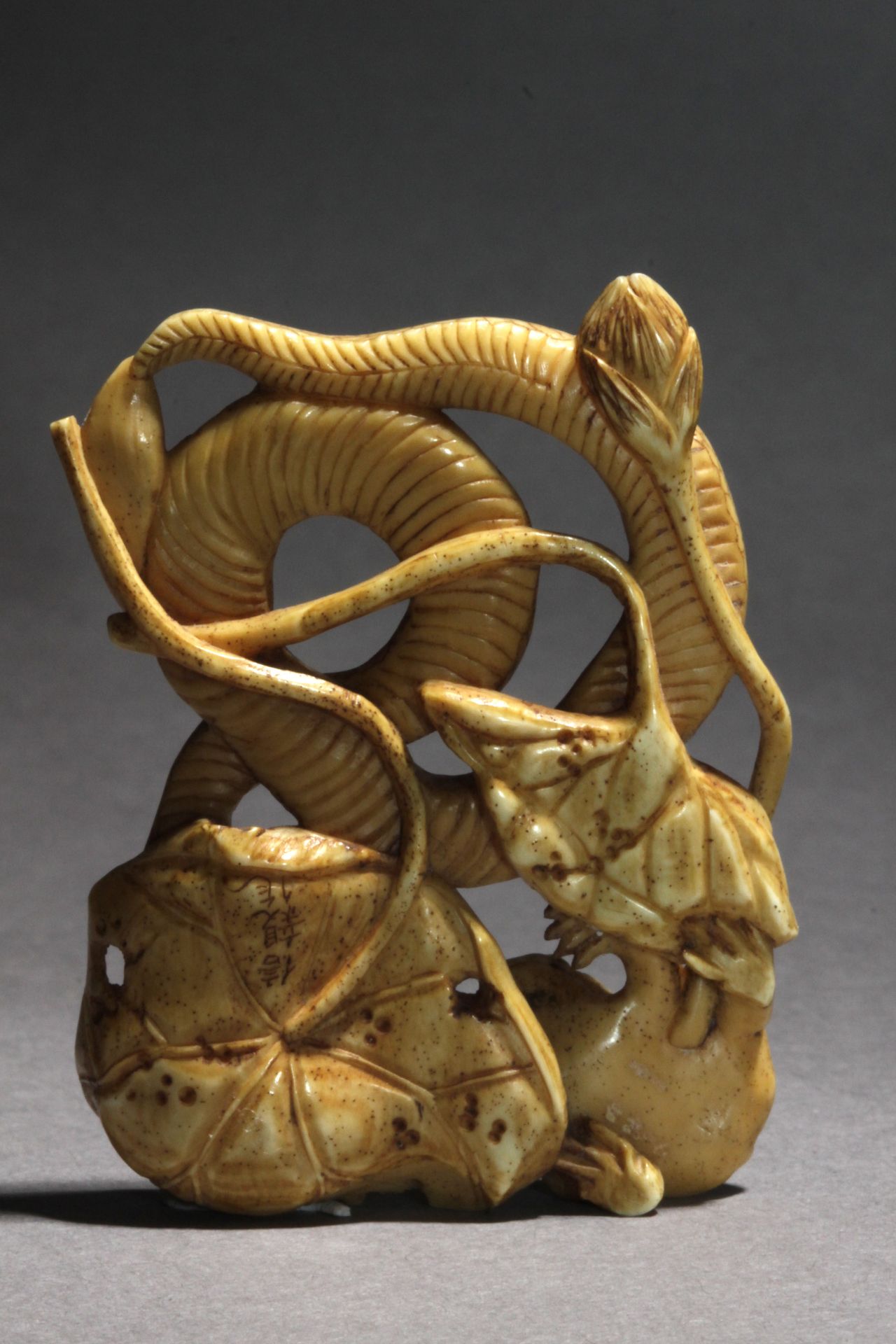 A 19th century Japanese netsuke from Meiji period - Image 6 of 8