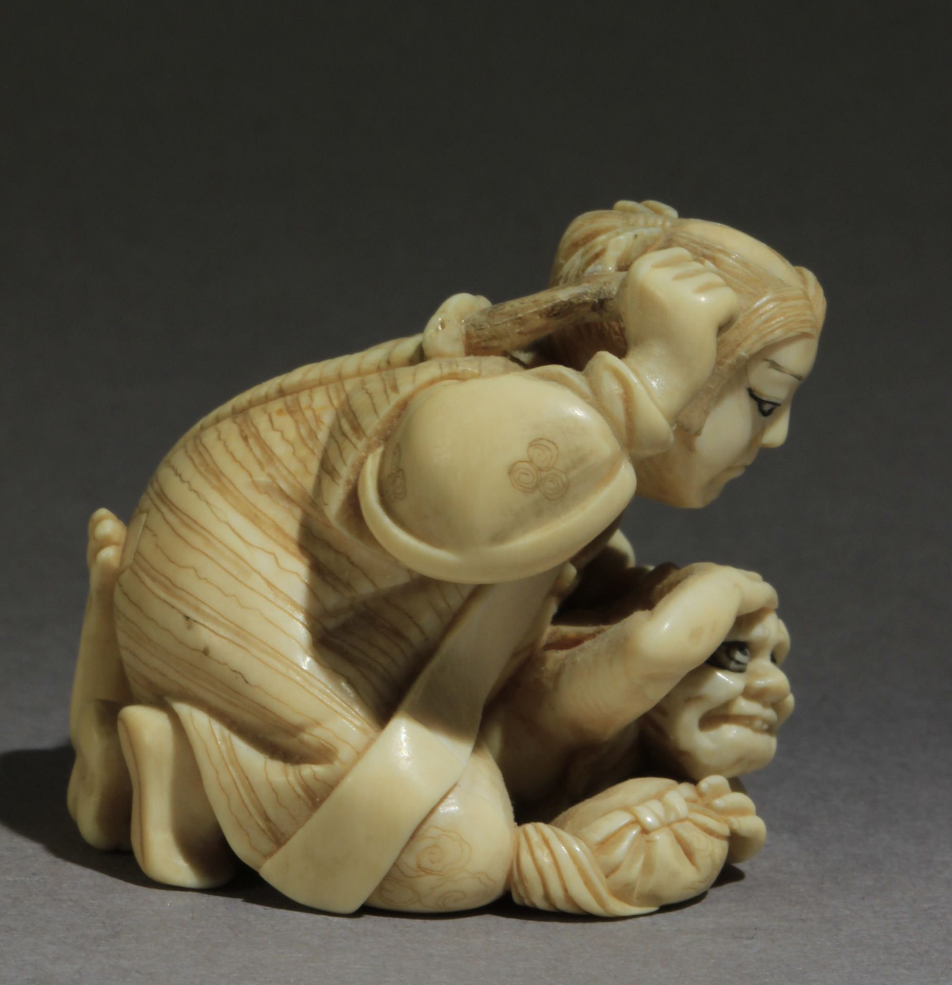 A Japanese netsuke circa 1900 from Meiji period - Image 6 of 8