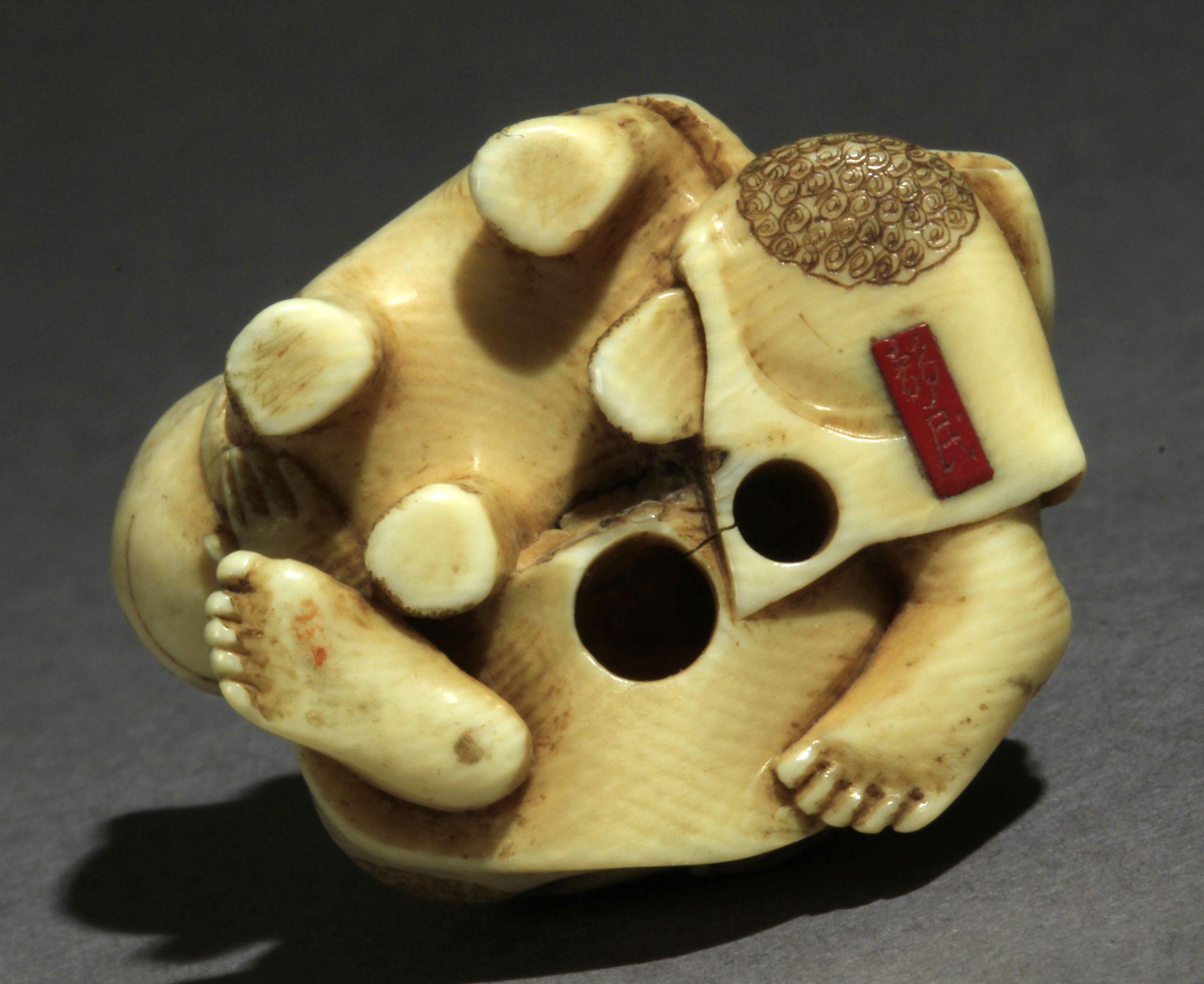 A Japanese netsuke circa 1860-1880 from Meiji period - Image 7 of 8