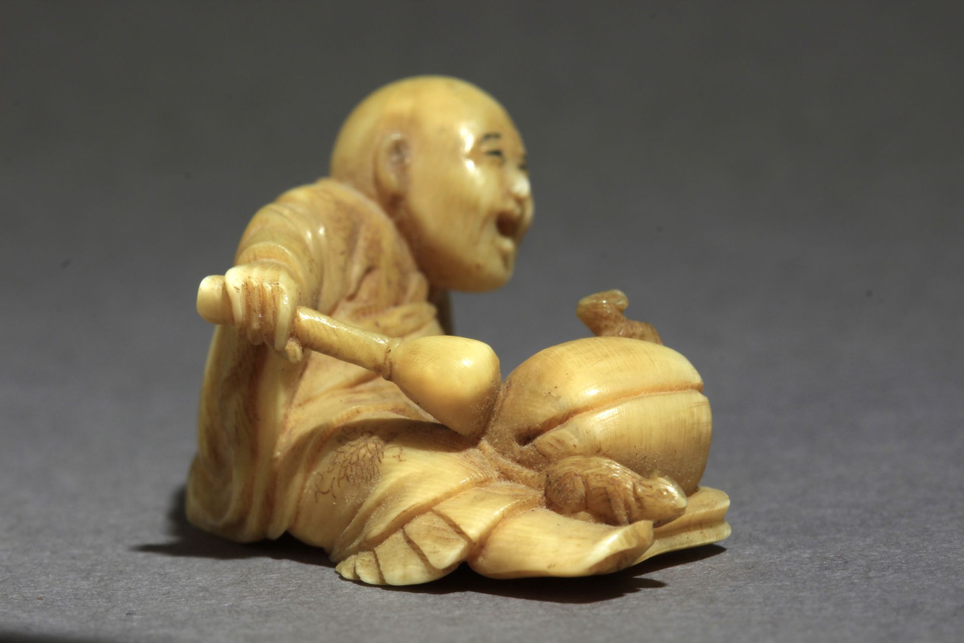 A 19th century Japanese netsuke from Meiji period - Bild 5 aus 7