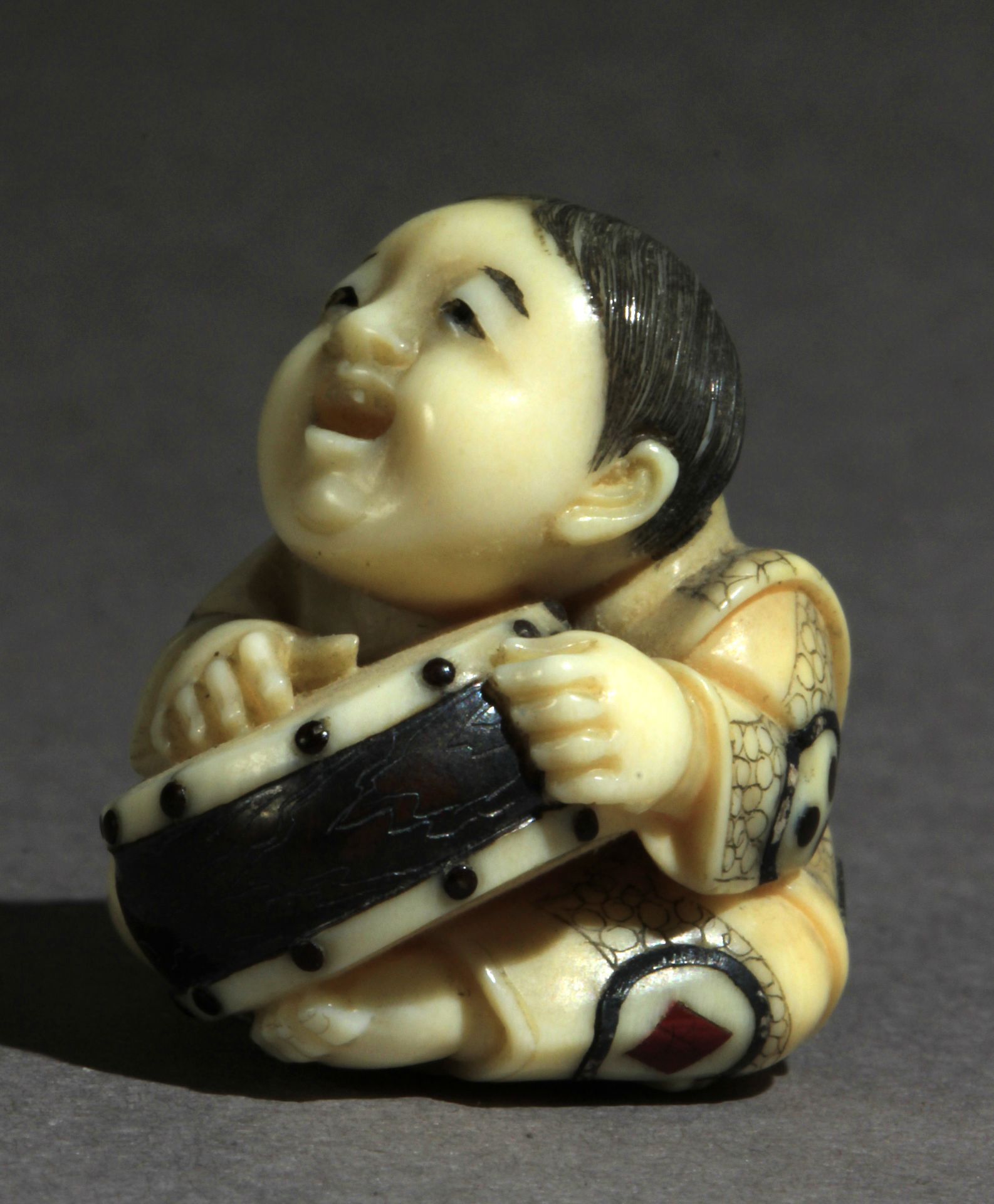 A Japanese mosaic type netsuke circa 1900 from Meiji period - Bild 5 aus 7