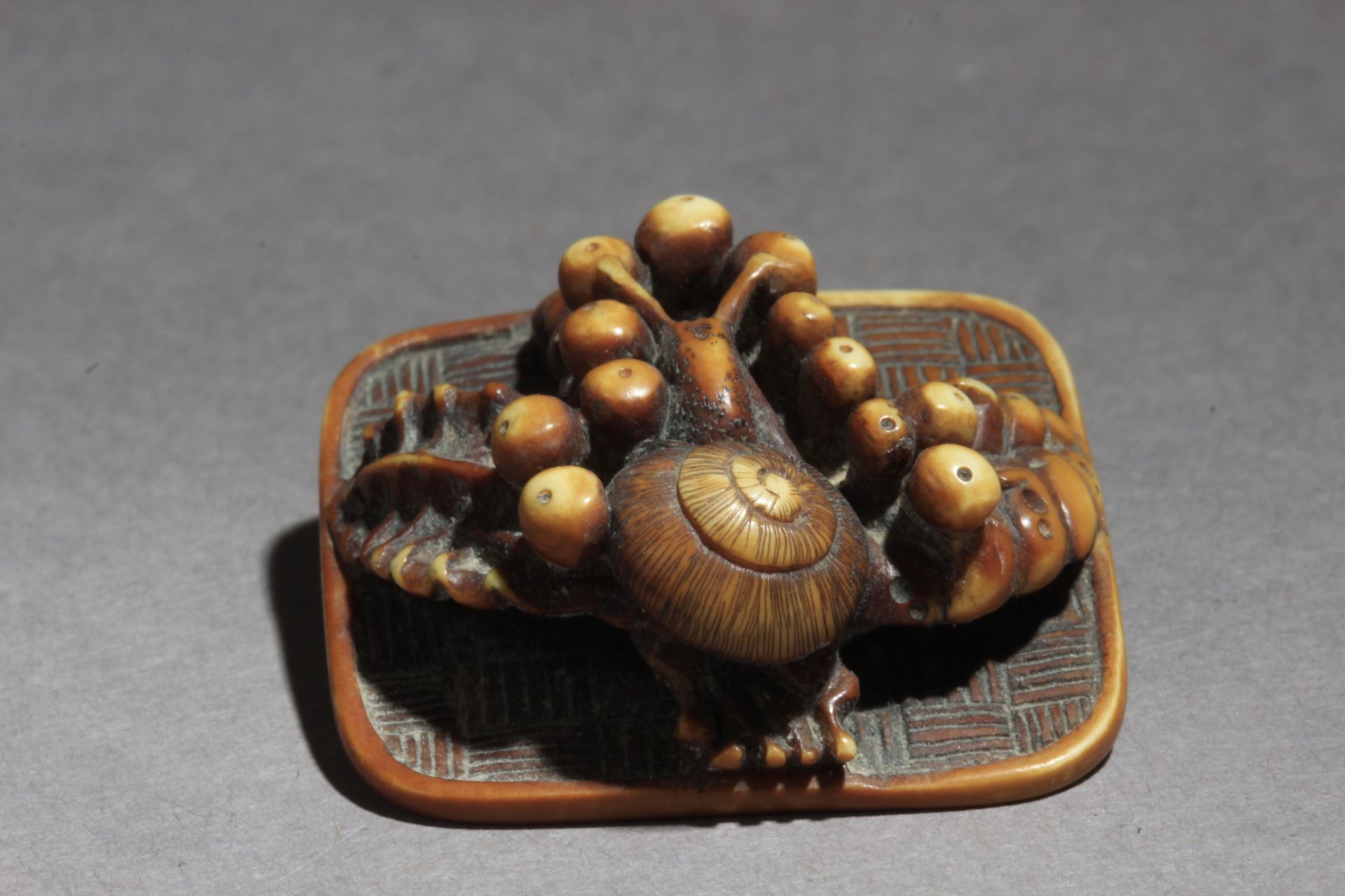 A 19th century Japanese netsuke - Image 6 of 7