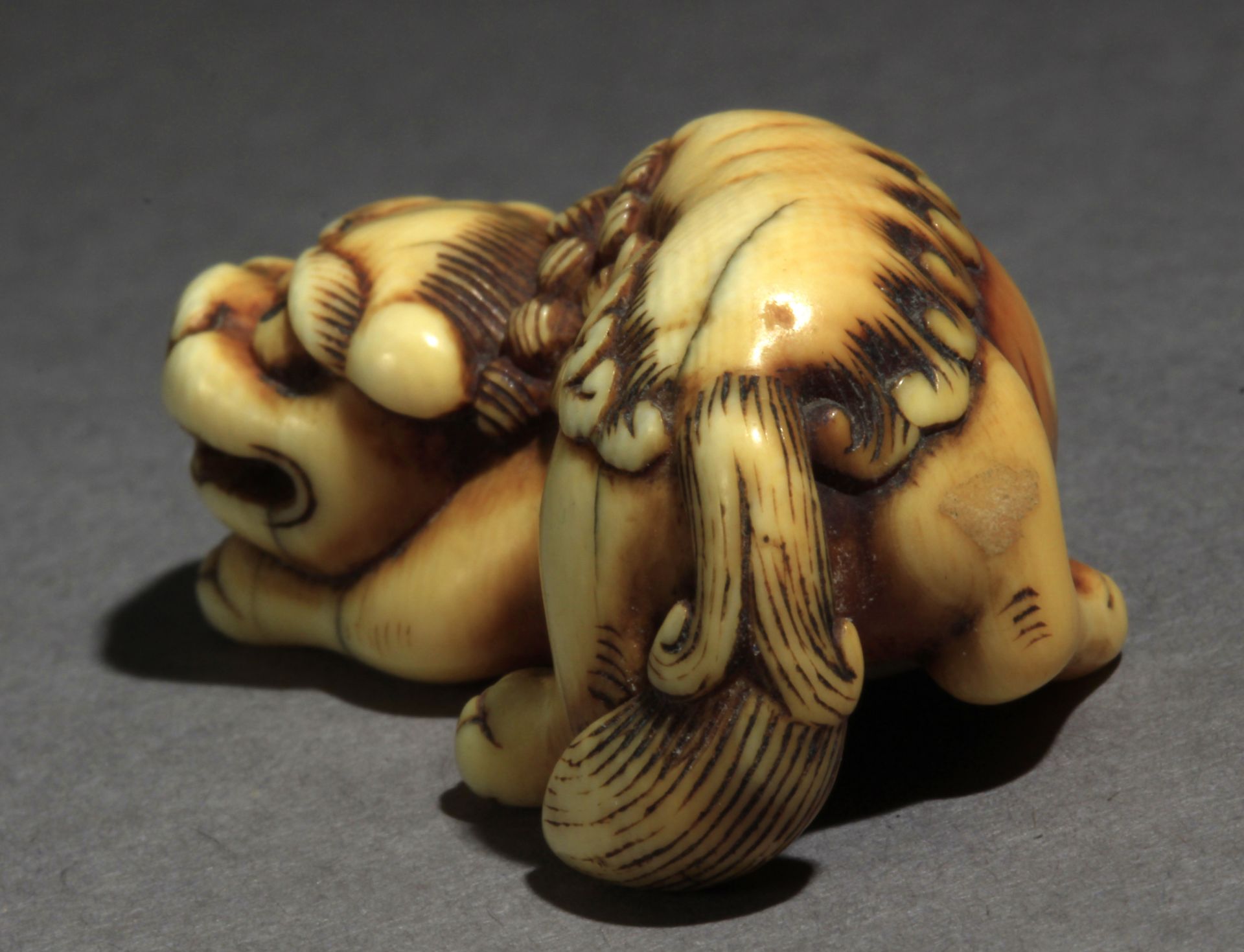 A mid 18th century Japanese netsuke from Edo period - Image 5 of 6