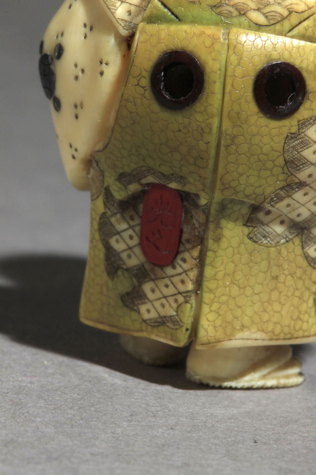 A Japanese netsuke from Meiji period circa 1900 - Image 5 of 7