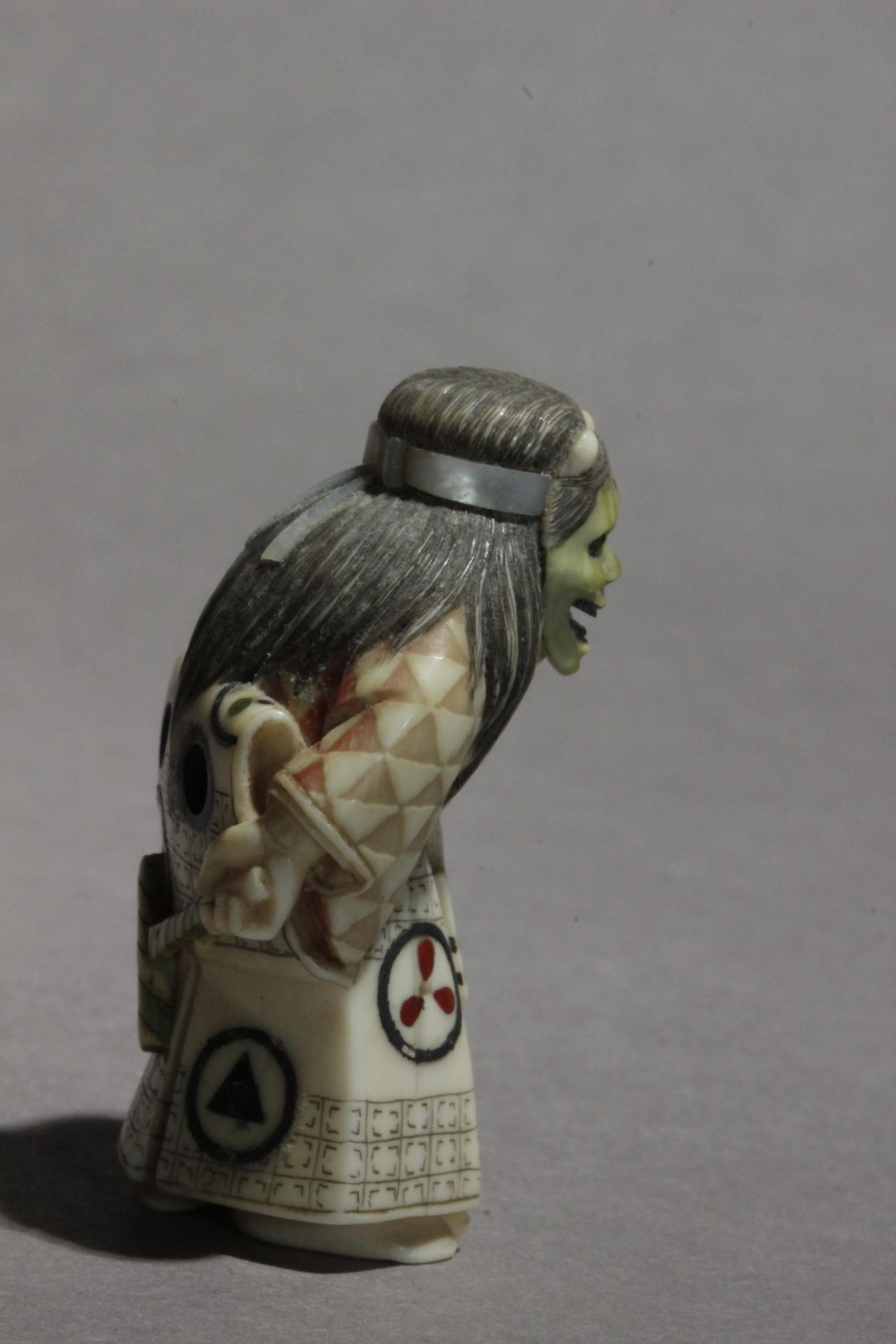 A Japanese mosaic-netsuke from Meiji period circa 1900 - Bild 6 aus 8