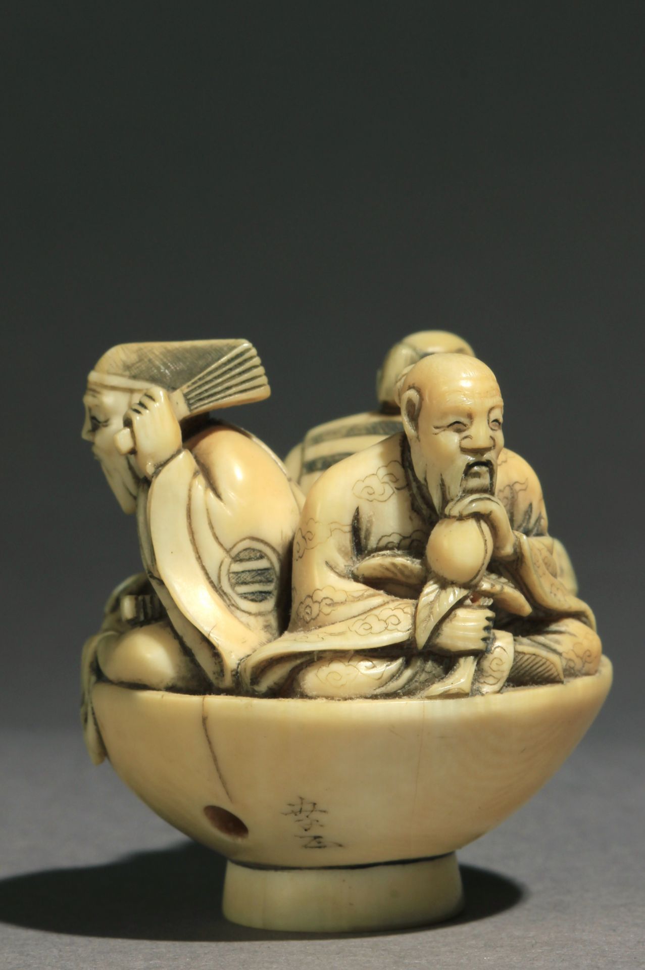 A 19th century Japanese netsuke - Image 5 of 7