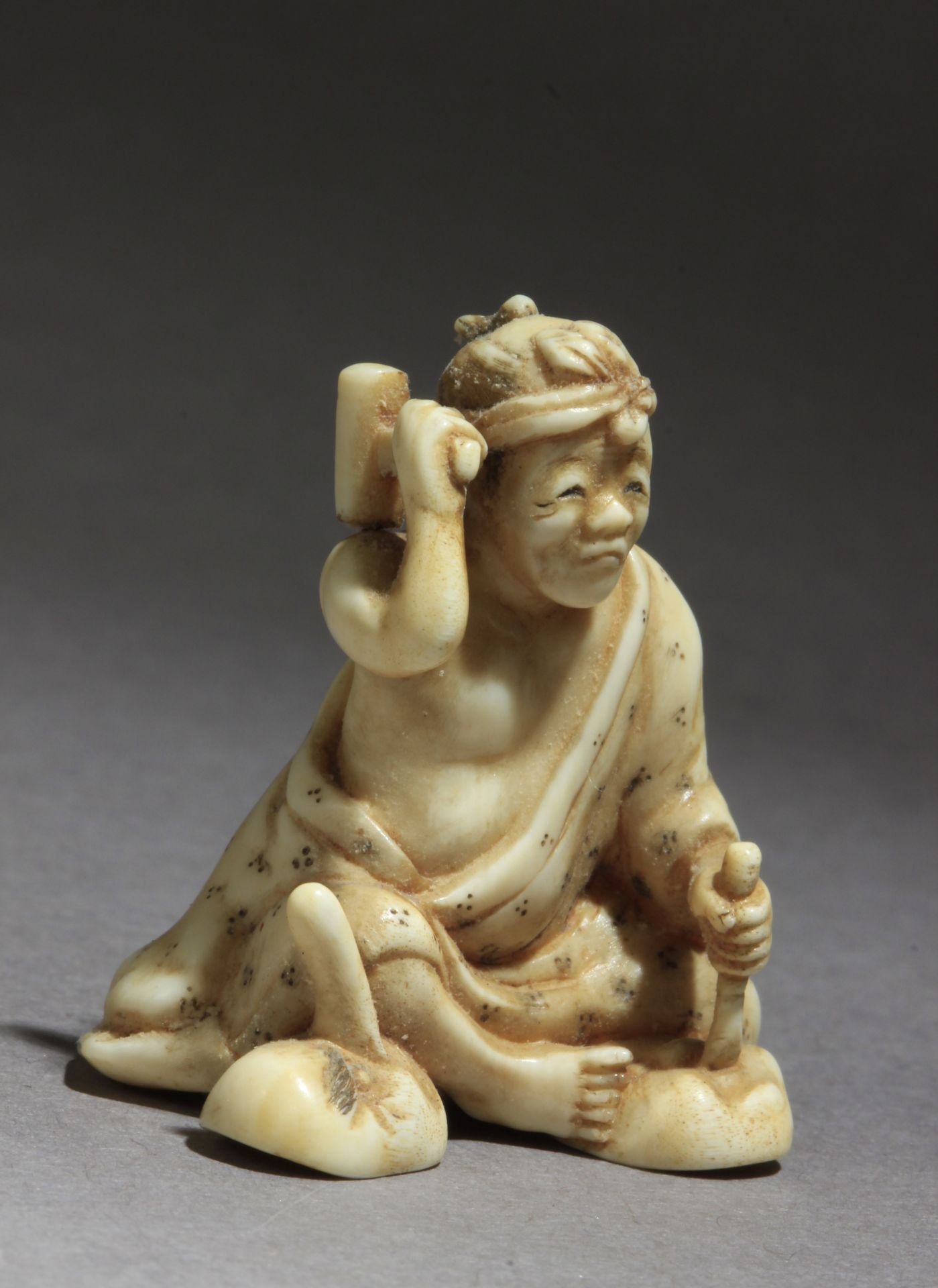 A mid 19th century Japanese netsuke - Bild 6 aus 8