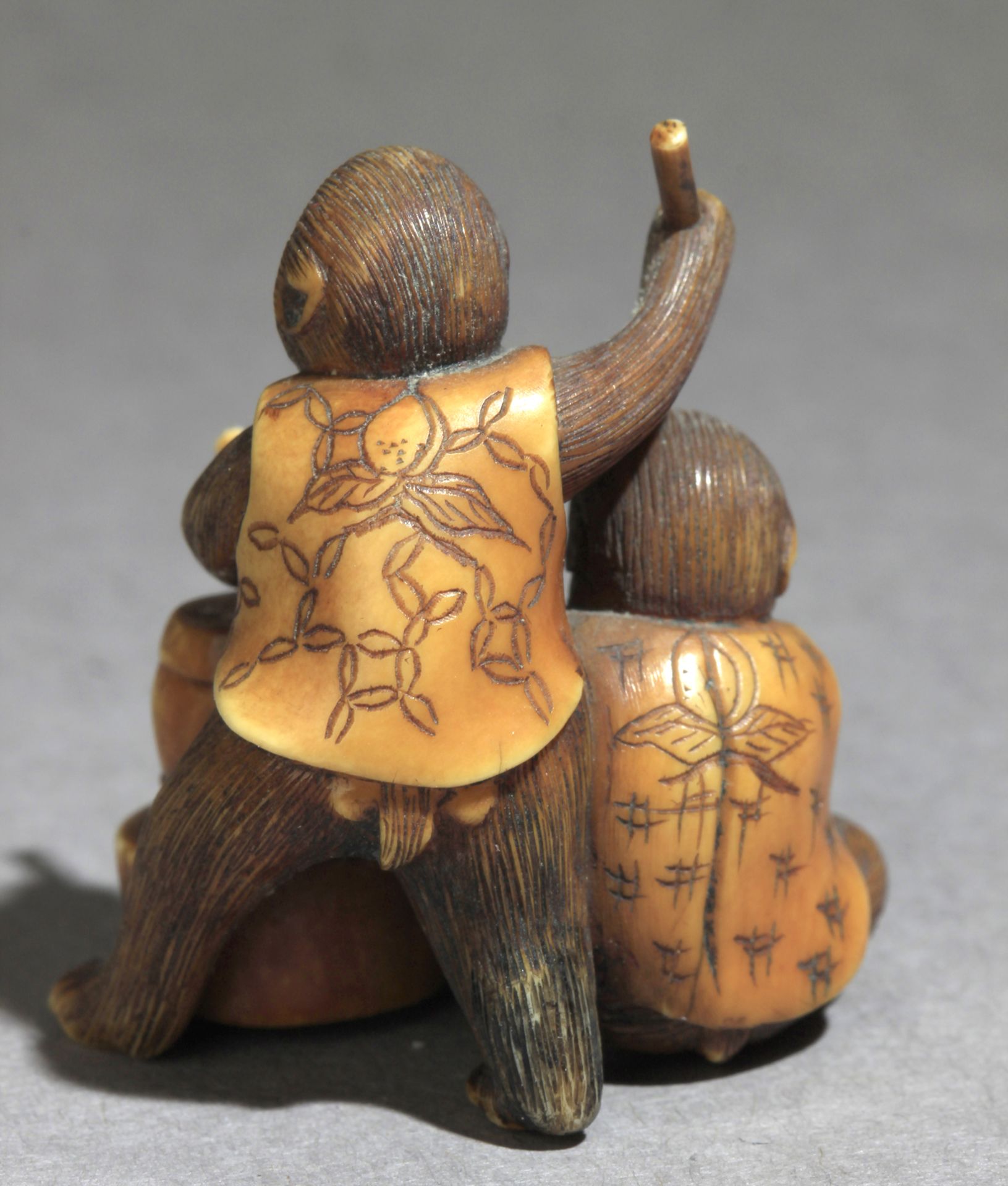 A 19th century Japanese netsuke - Image 7 of 7