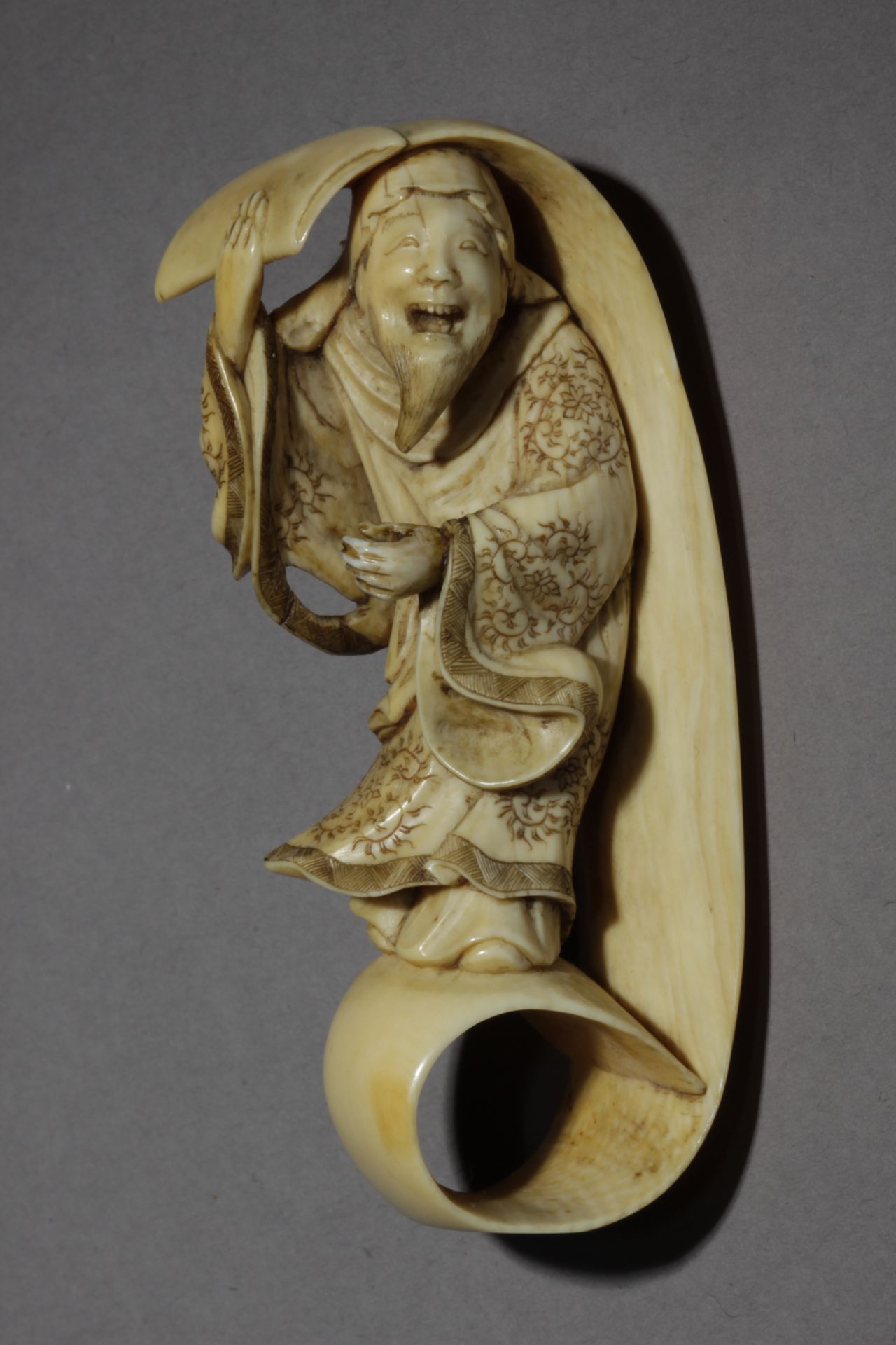 A mid 19th century Japanese netsuke from late Edo period - Image 5 of 7