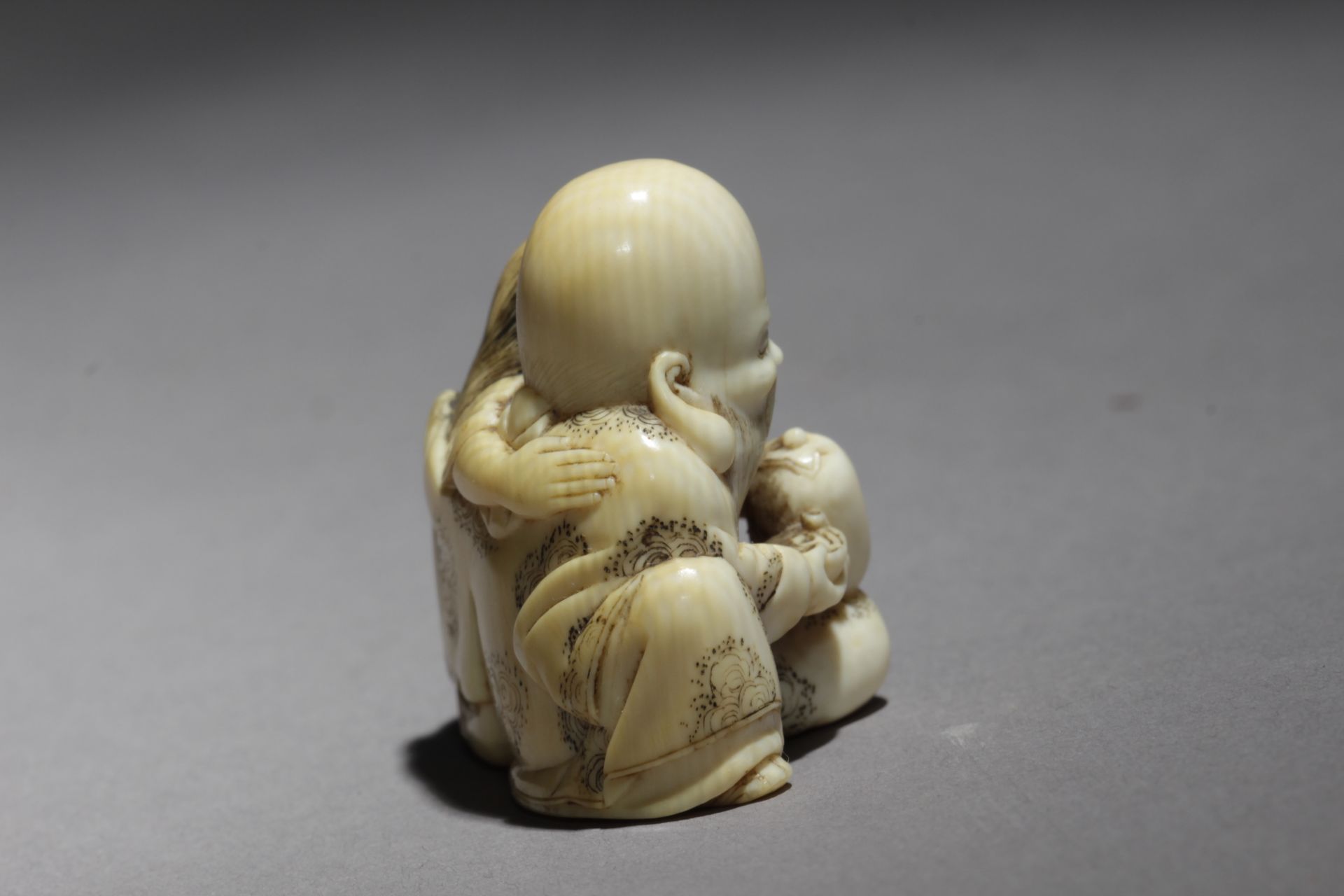 A Japanese netsuke from Tokio circa 1850-1880 - Bild 5 aus 8