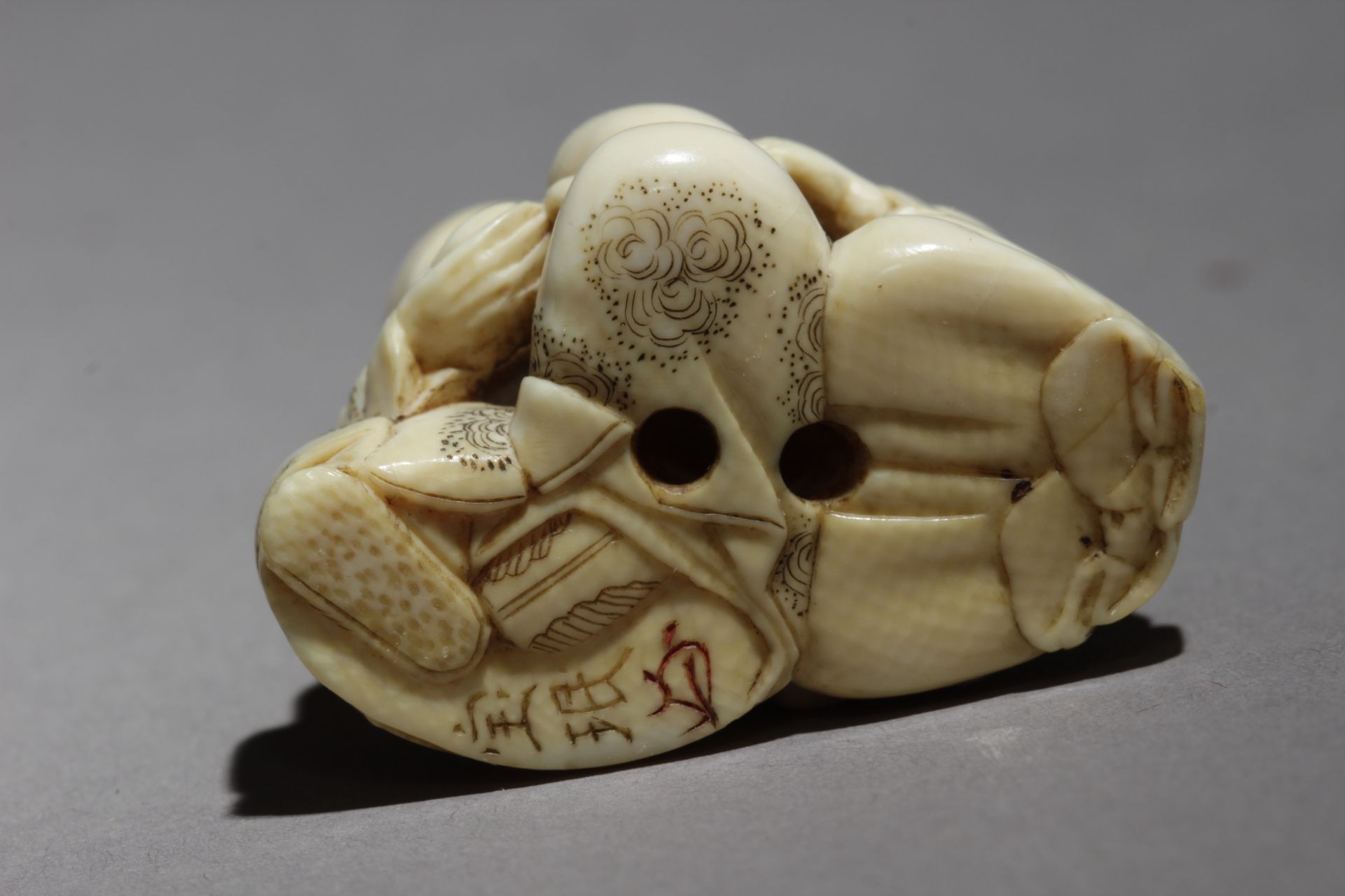 A Japanese netsuke from Tokio circa 1850-1880 - Bild 7 aus 8